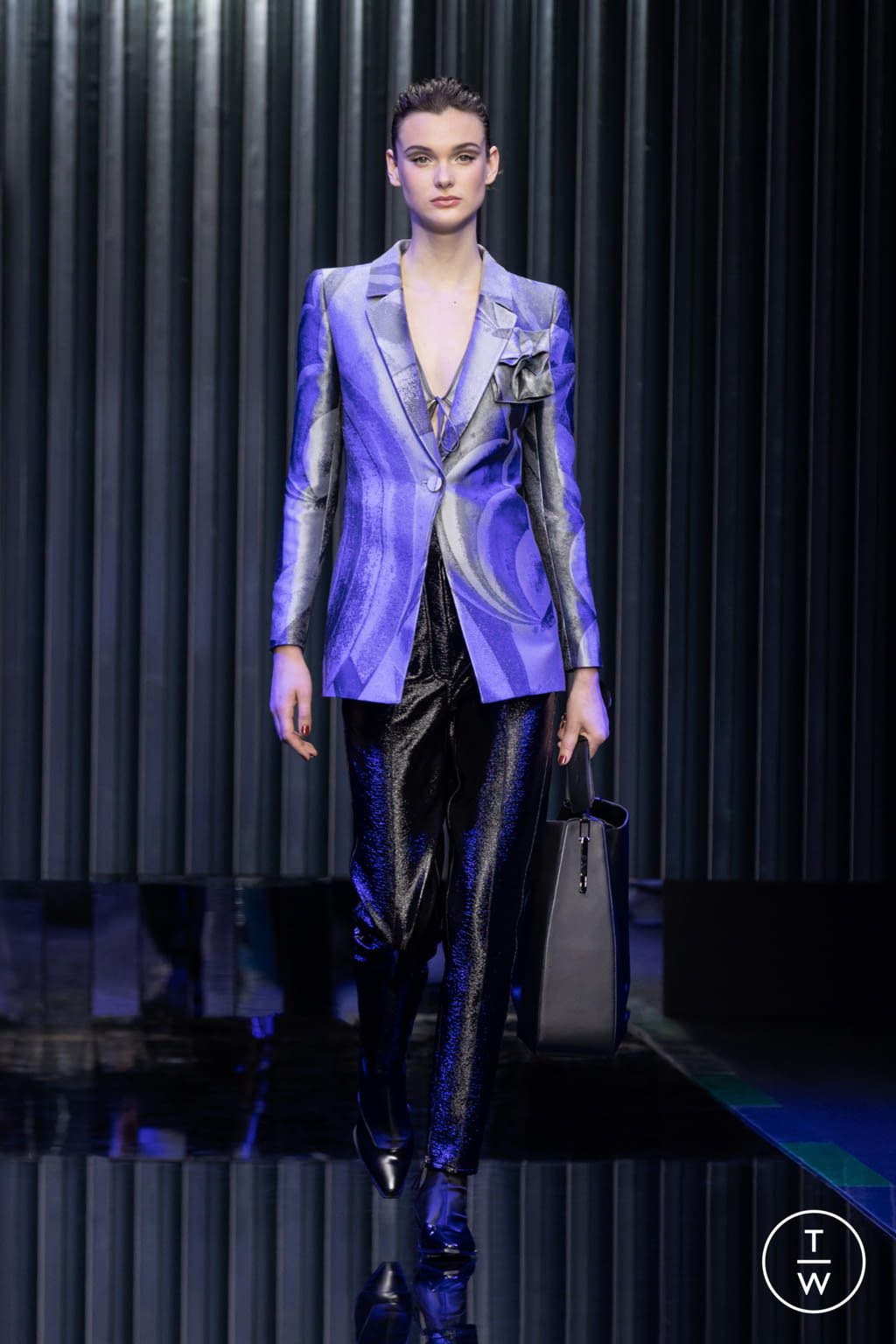 Fashion Week Milan Fall/Winter 2022 look 10 de la collection Giorgio Armani womenswear
