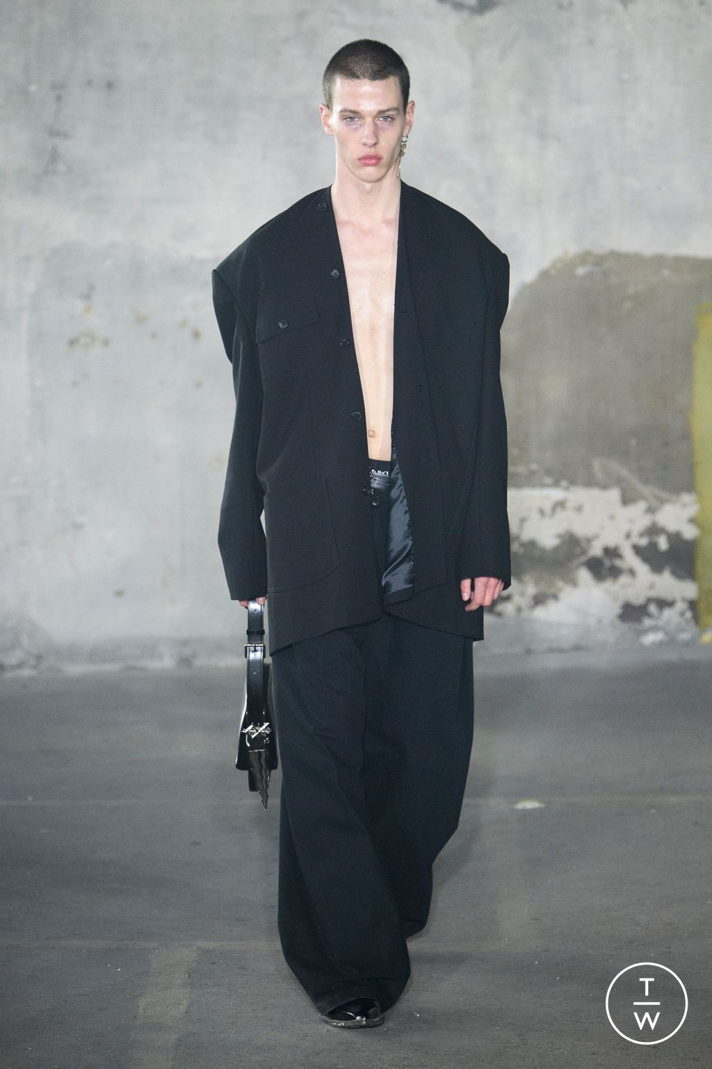 Fashion Week Paris Fall/Winter 2023 look 10 from the Sankuanz collection menswear