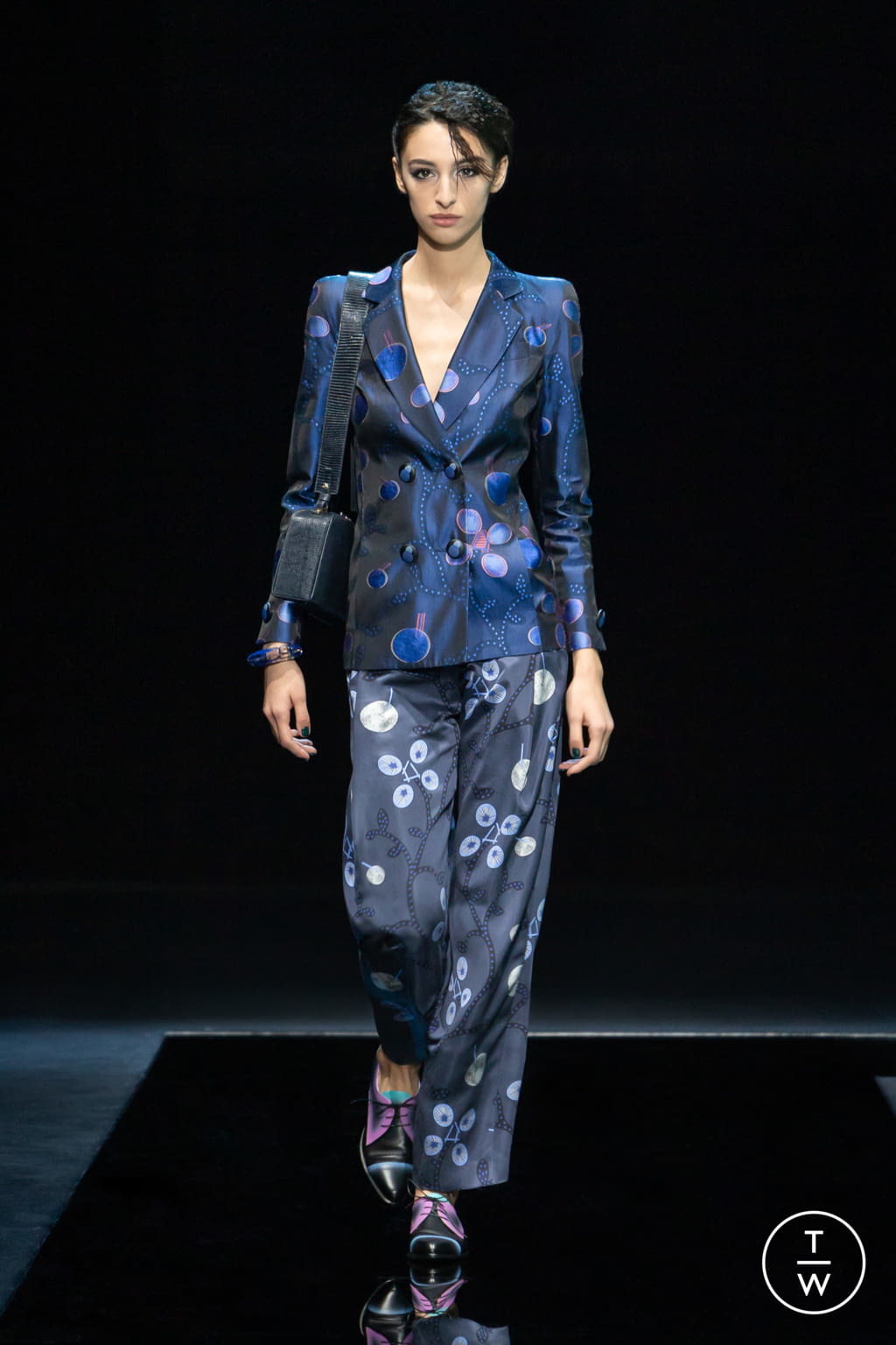 Fashion Week Milan Fall/Winter 2021 look 10 from the Giorgio Armani collection 女装