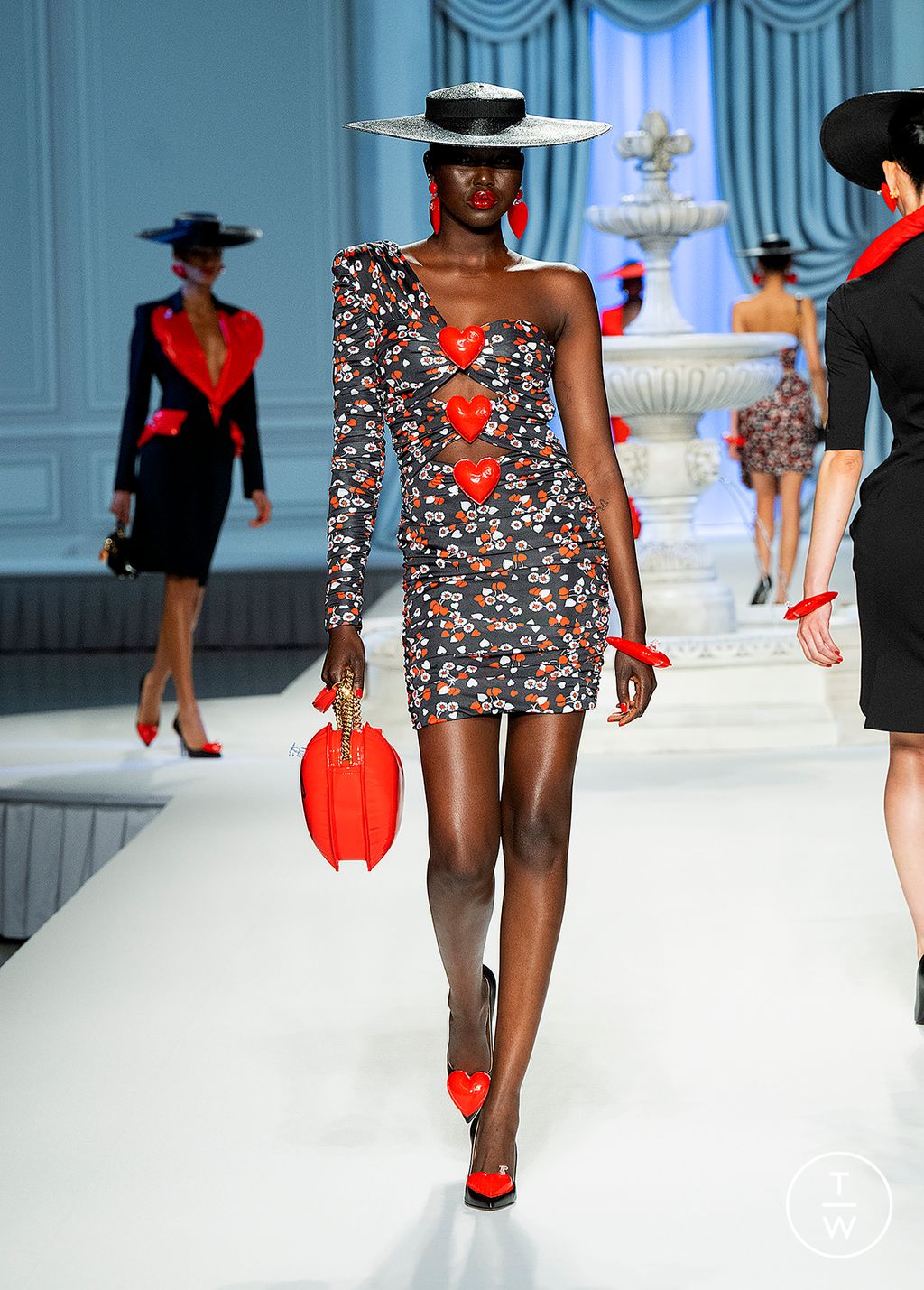 Fashion Week Milan Spring/Summer 2023 look 10 de la collection Moschino womenswear
