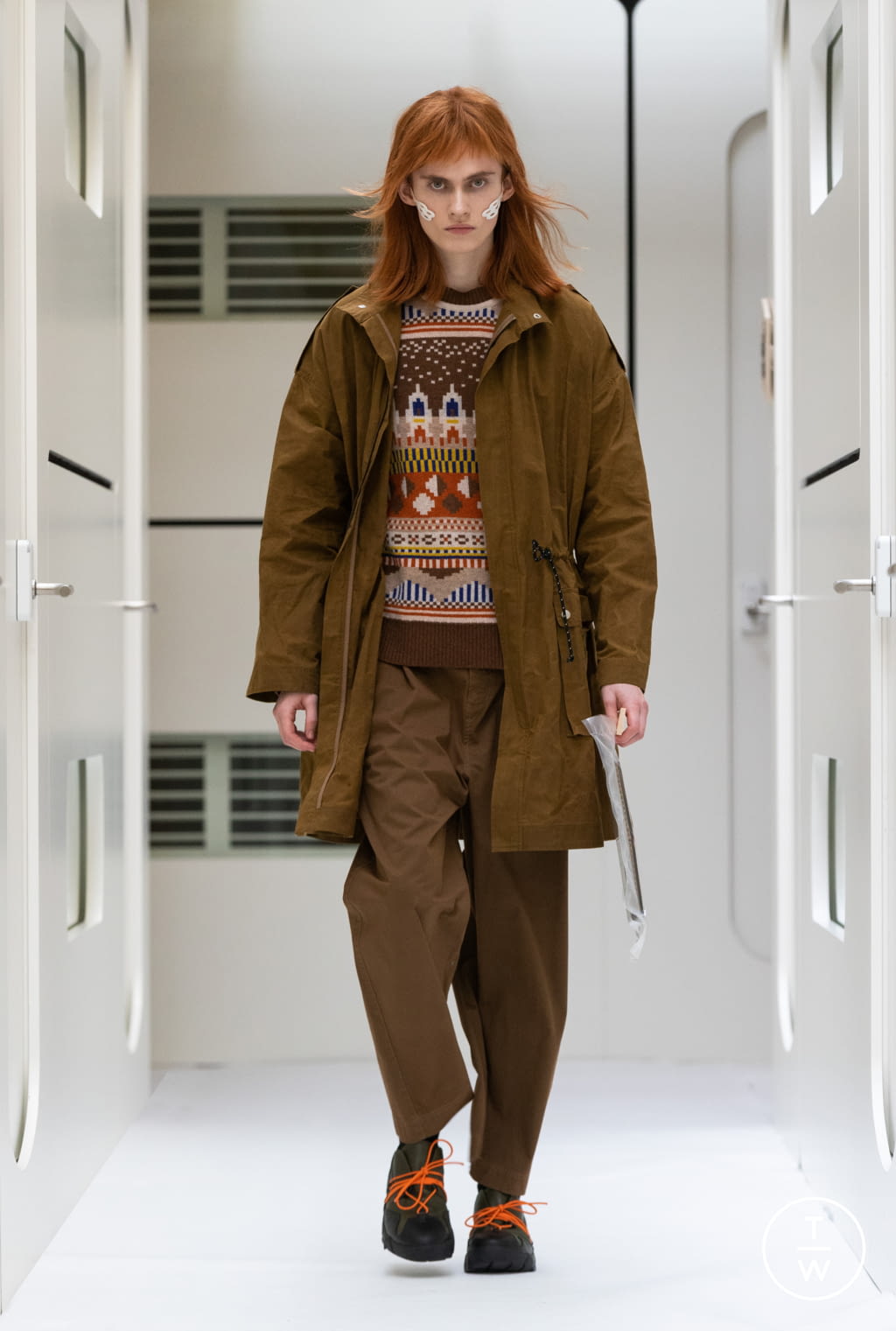 Fashion Week Paris Fall/Winter 2022 look 10 de la collection Henrik Vibskov menswear