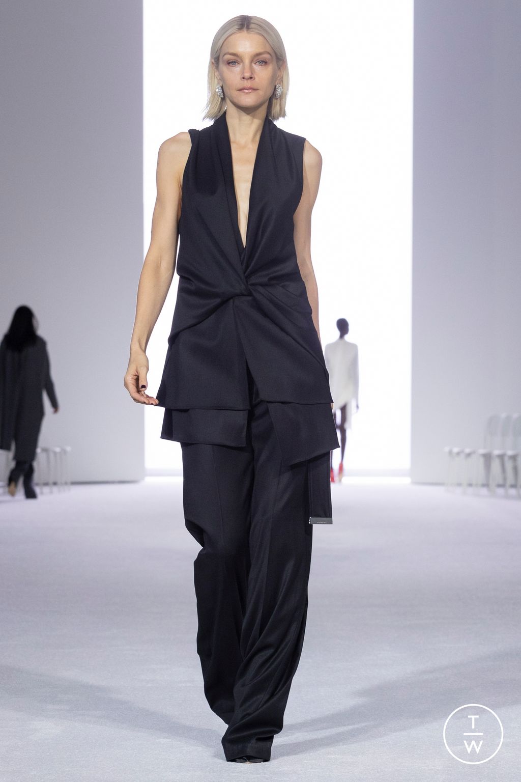 Fashion Week New York Fall/Winter 2024 look 10 from the Brandon Maxwell collection womenswear