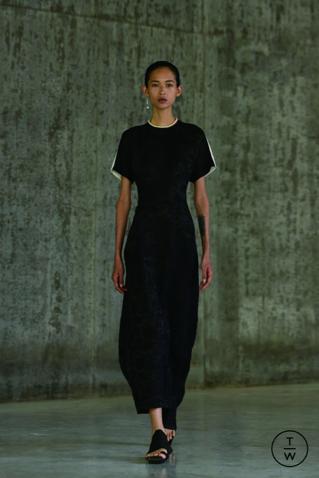 Fashion Week Paris Spring/Summer 2022 look 10 from the Uma Wang collection 女装