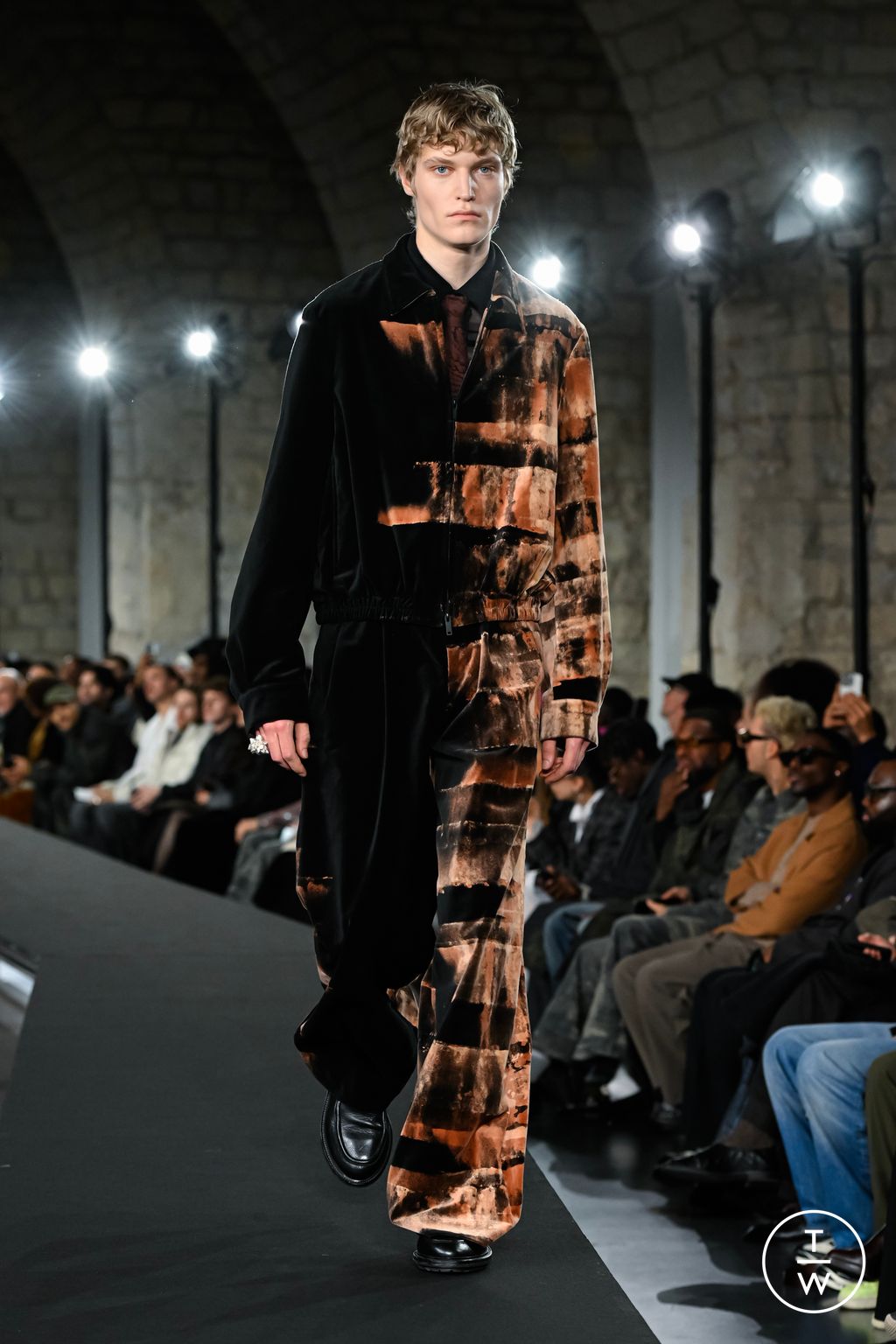 Fashion Week Paris Fall/Winter 2026 look 10 from the TAAKK collection menswear