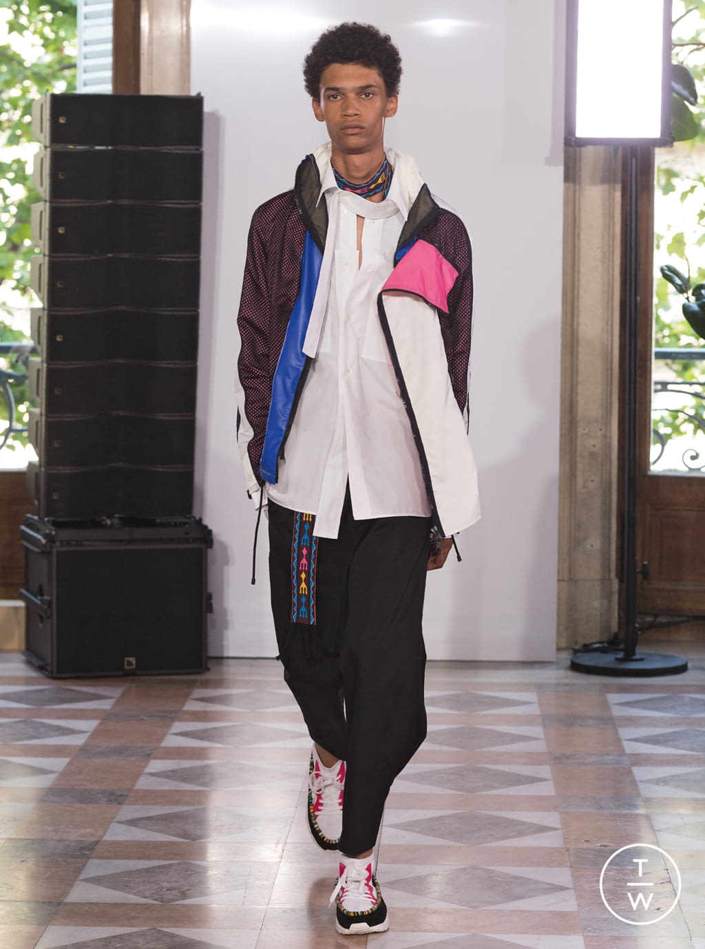 Fashion Week Paris Spring/Summer 2018 look 10 from the Valentino collection menswear