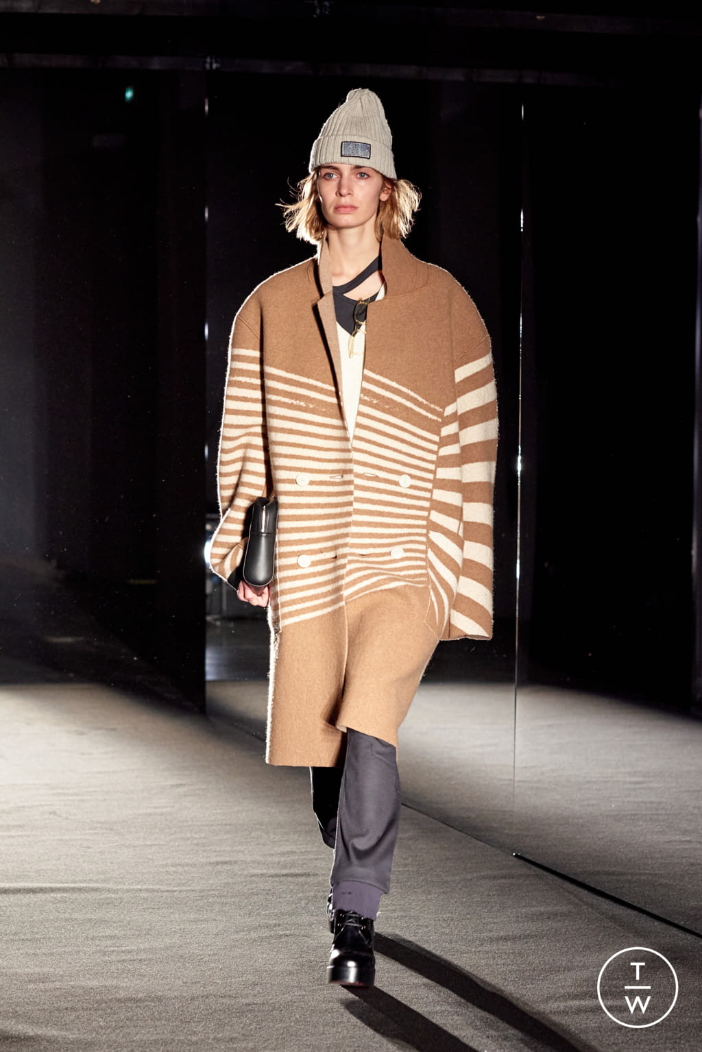 Fashion Week Paris Fall/Winter 2021 look 10 from the Louis Gabriel Nouchi collection menswear