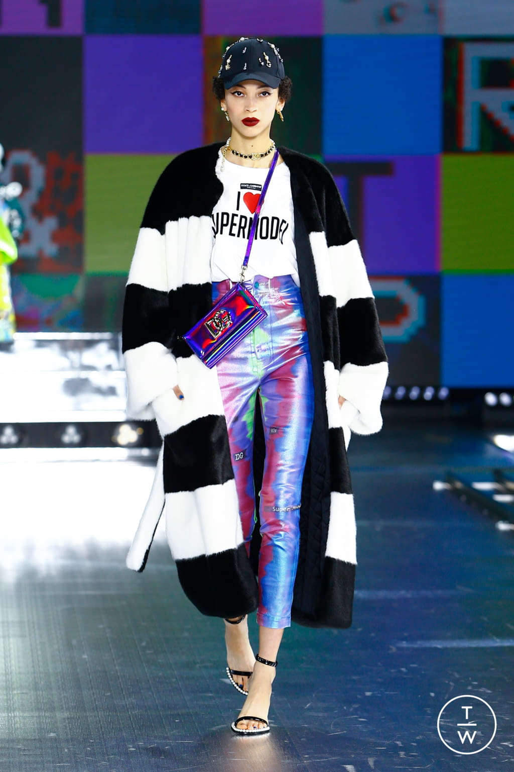 Fashion Week Milan Fall/Winter 2021 look 15 de la collection Dolce & Gabbana womenswear