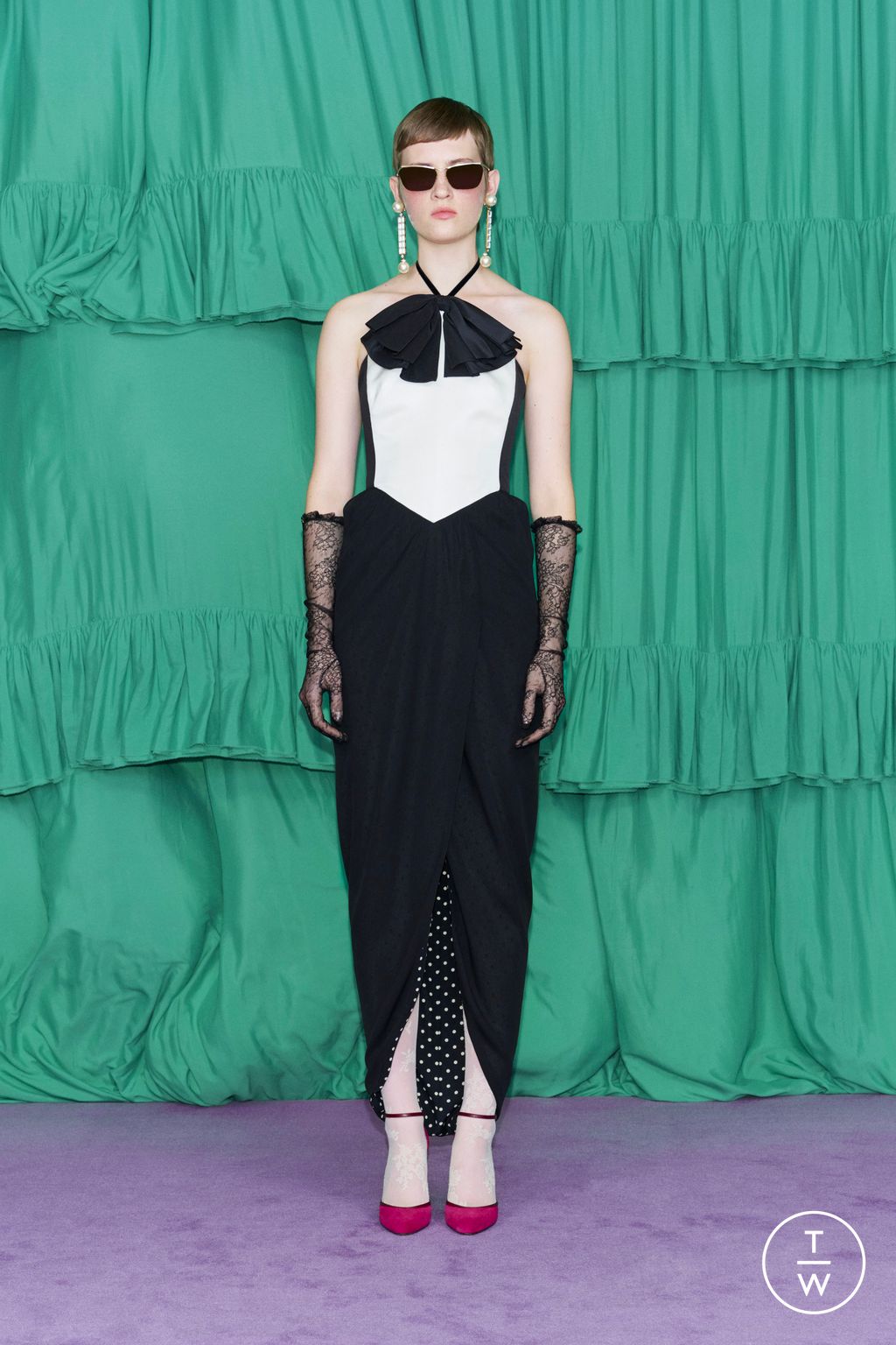 Fashion Week Paris Pre-Fall 2025 look 19 from the Valentino collection womenswear