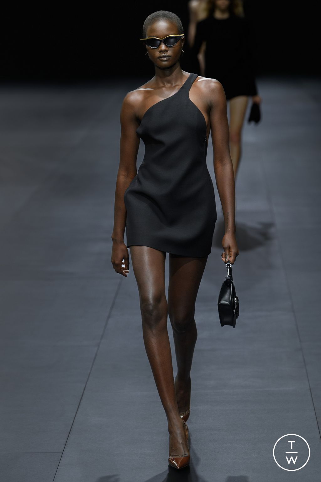 Fashion Week Paris Spring/Summer 2023 look 10 from the Valentino collection 女装
