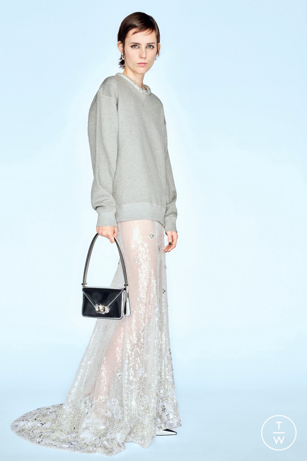 Fashion Week Paris Pre-Fall 2023 look 20 from the Valentino collection womenswear