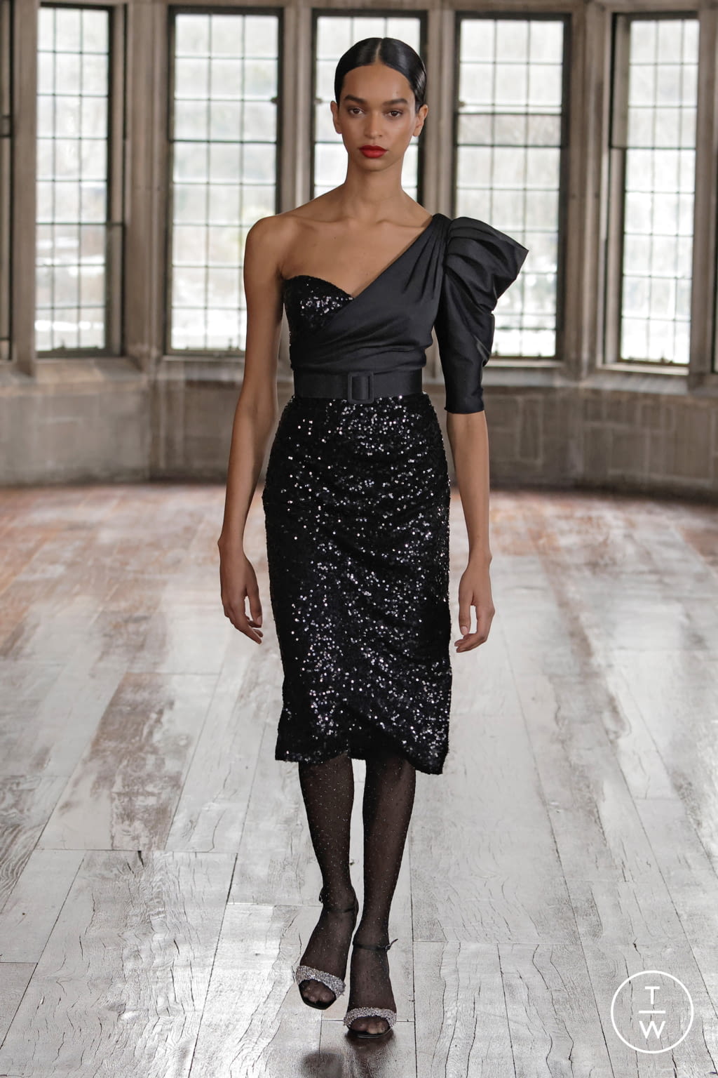 Fashion Week New York Fall/Winter 2022 look 11 from the Badgley Mischka collection womenswear