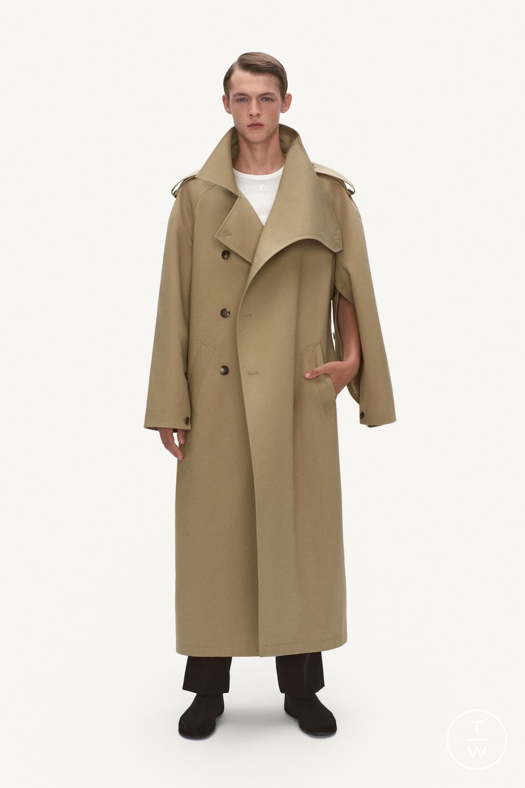 Fashion Week Paris Resort 2025 look 1 from the Courrèges collection womenswear