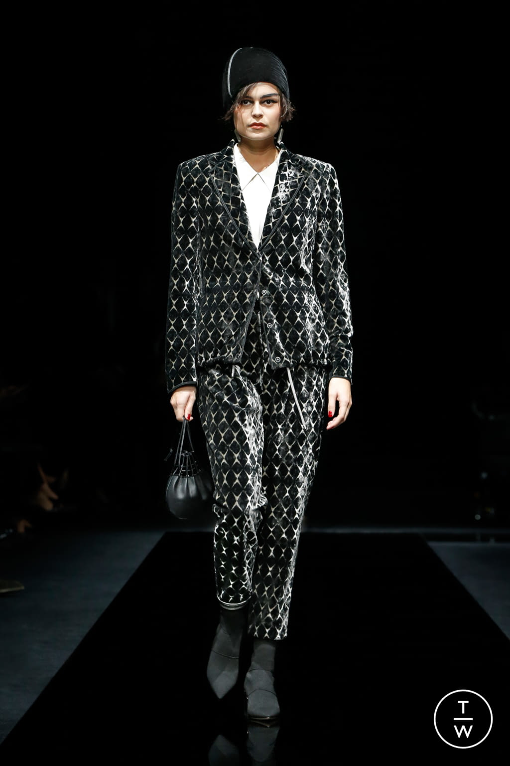 Fashion Week Milan Pre-Fall 2020 look 11 from the Giorgio Armani collection womenswear
