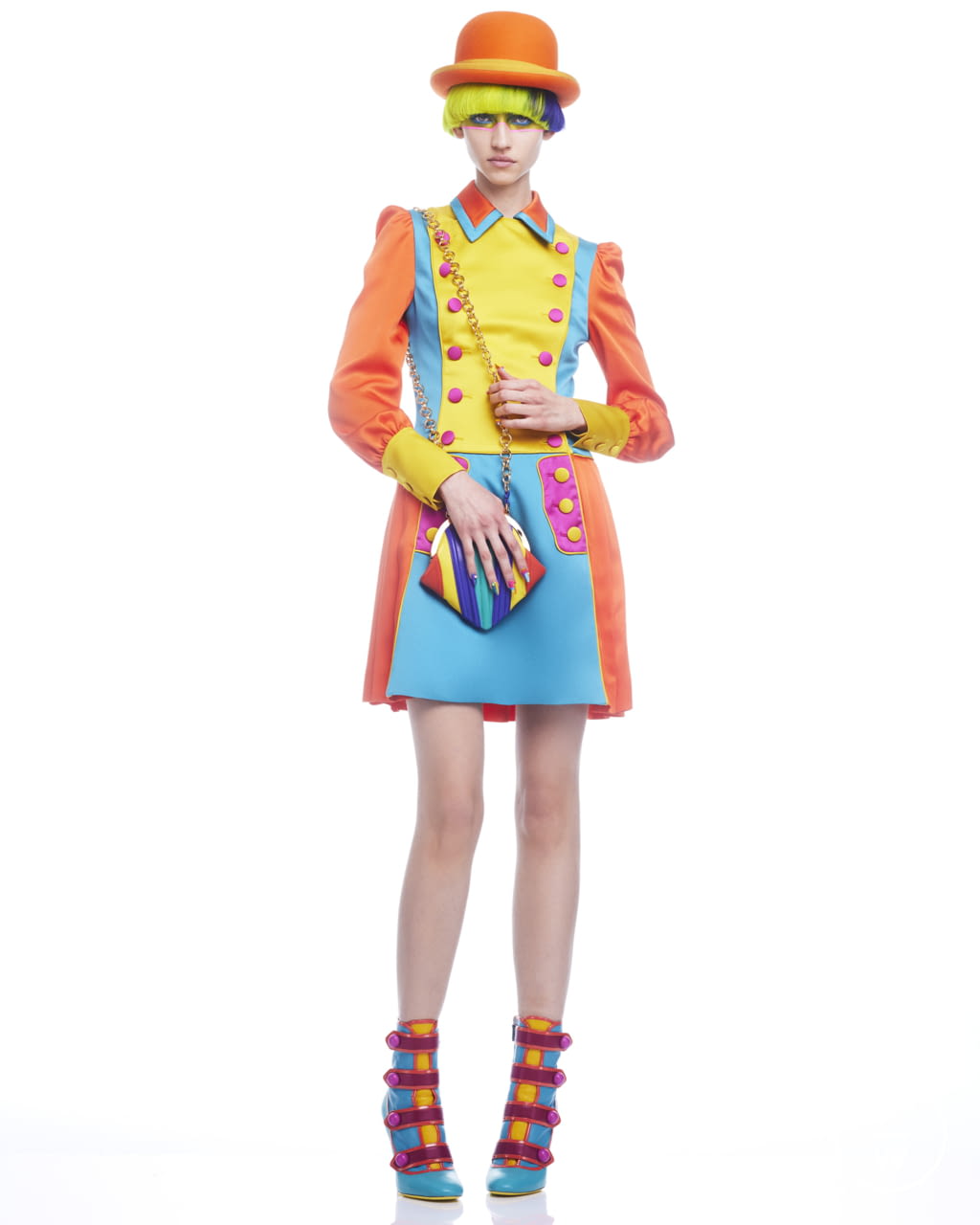 Fashion Week New York Pre-Fall 2022 look 11 from the Moschino collection womenswear
