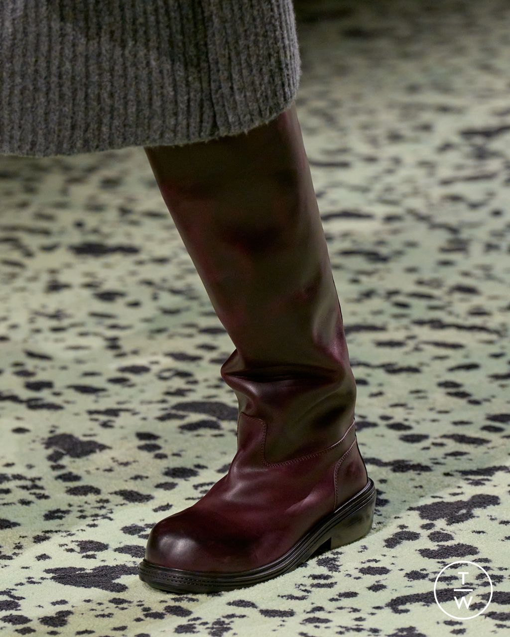 Fashion Week Milan Fall/Winter 2023 look 51 from the Bottega Veneta collection 女装配饰