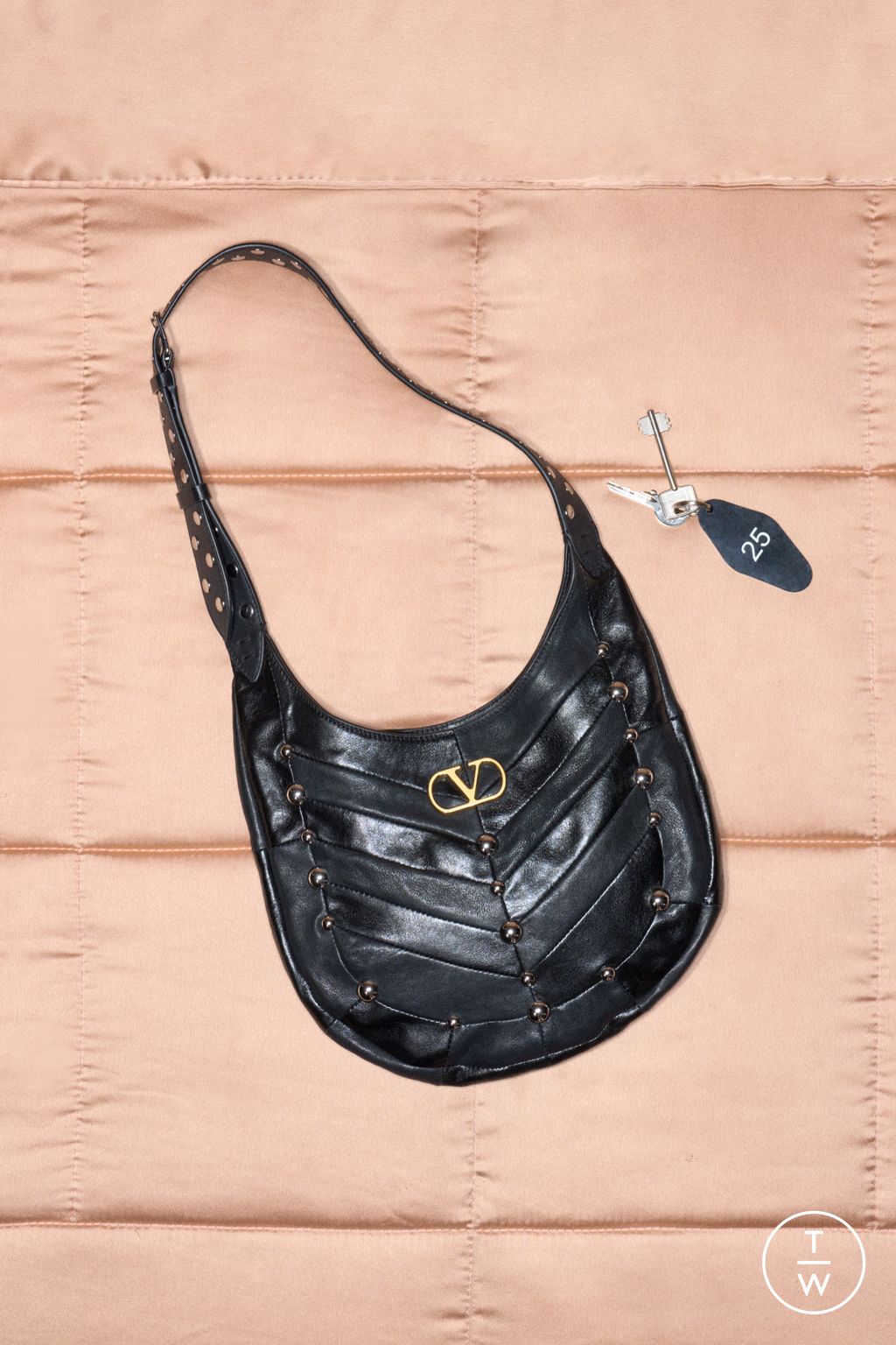 Fashion Week Paris Resort 2026 look 10 from the Valentino collection womenswear accessories