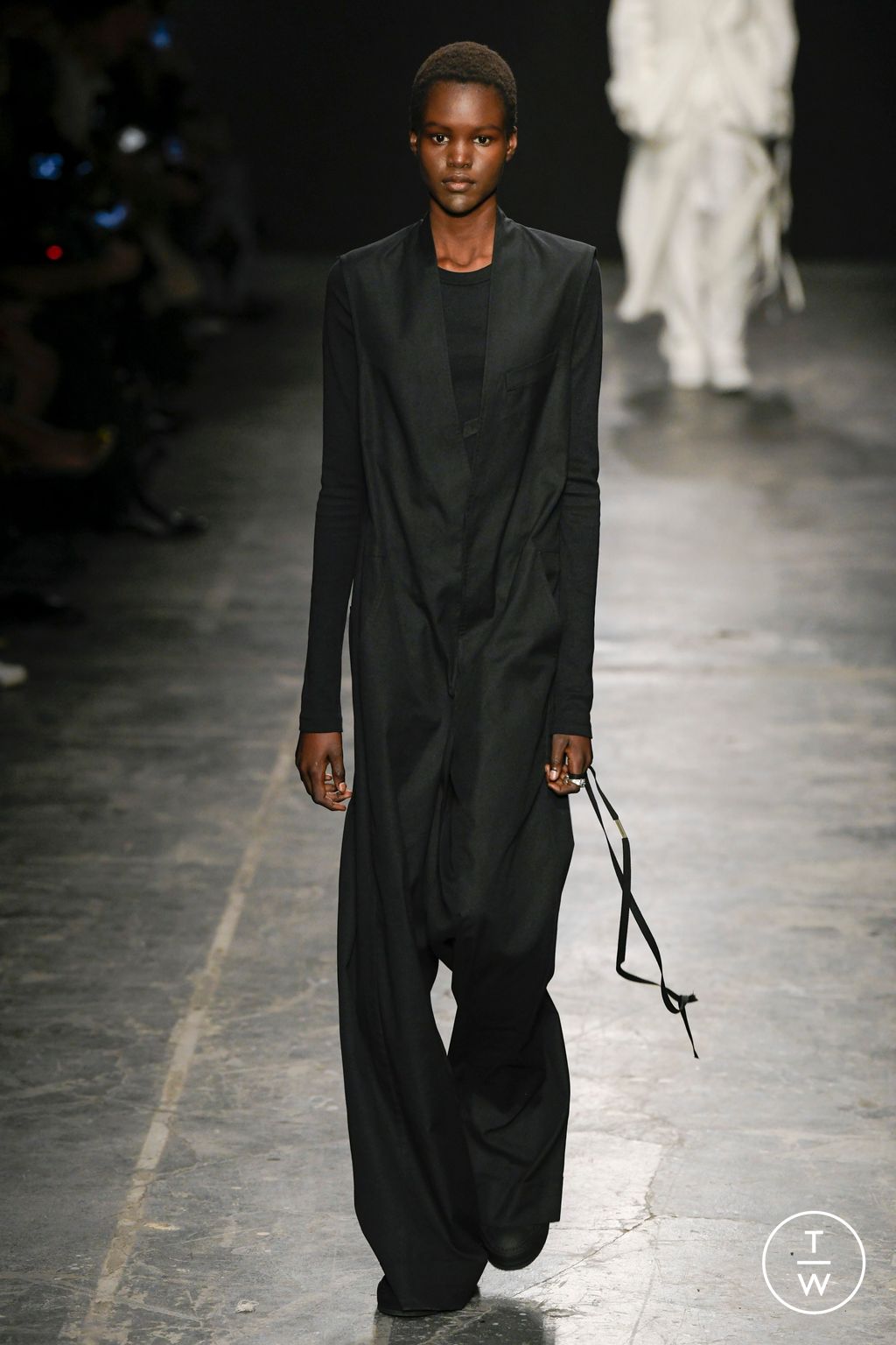 Fashion Week Paris Spring/Summer 2023 look 30 from the Ann Demeulemeester collection womenswear