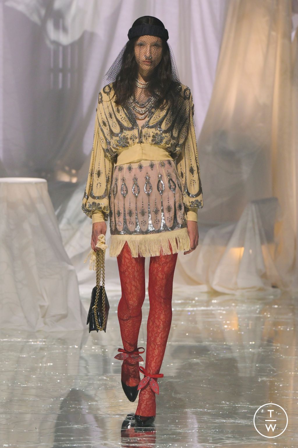 Fashion Week Paris Spring/Summer 2025 look 11 from the Valentino collection womenswear
