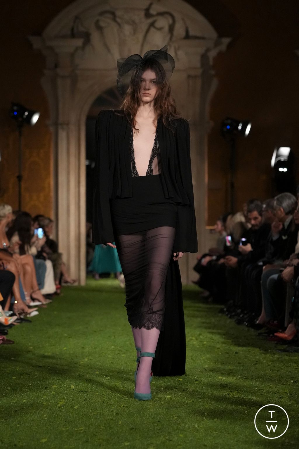Fashion Week Paris Fall/Winter 2026 look 11 de la collection Valentino womenswear