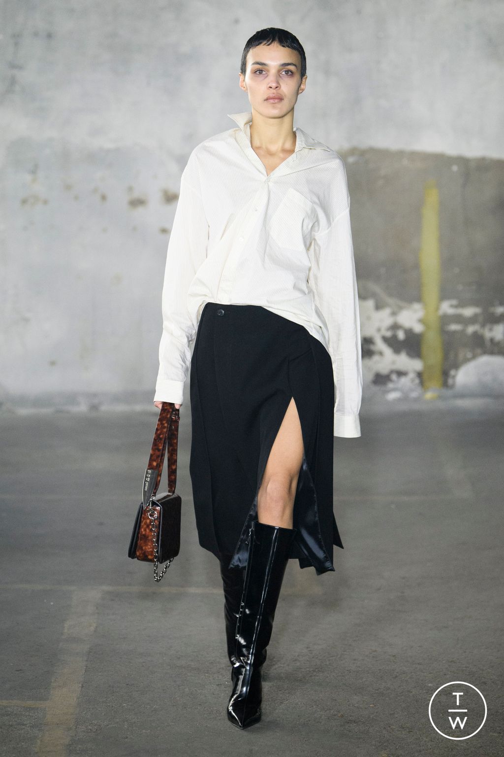Fashion Week Paris Fall/Winter 2023 look 12 de la collection Sankuanz menswear