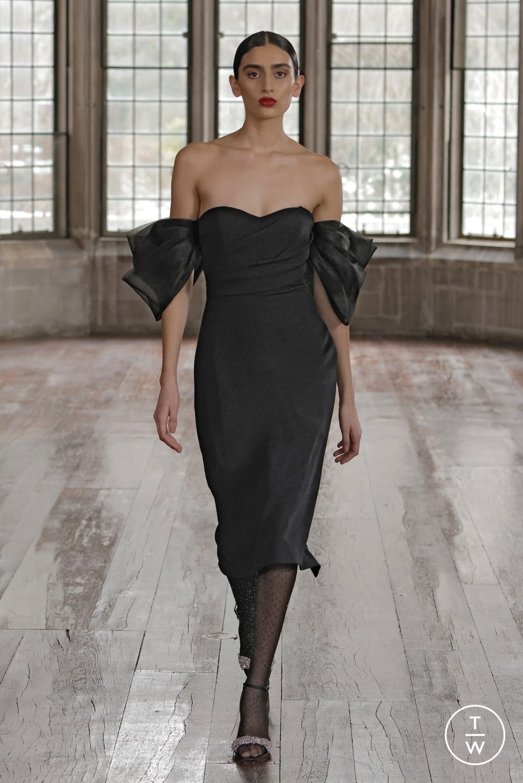 Fashion Week New York Fall/Winter 2022 look 12 from the Badgley Mischka collection womenswear