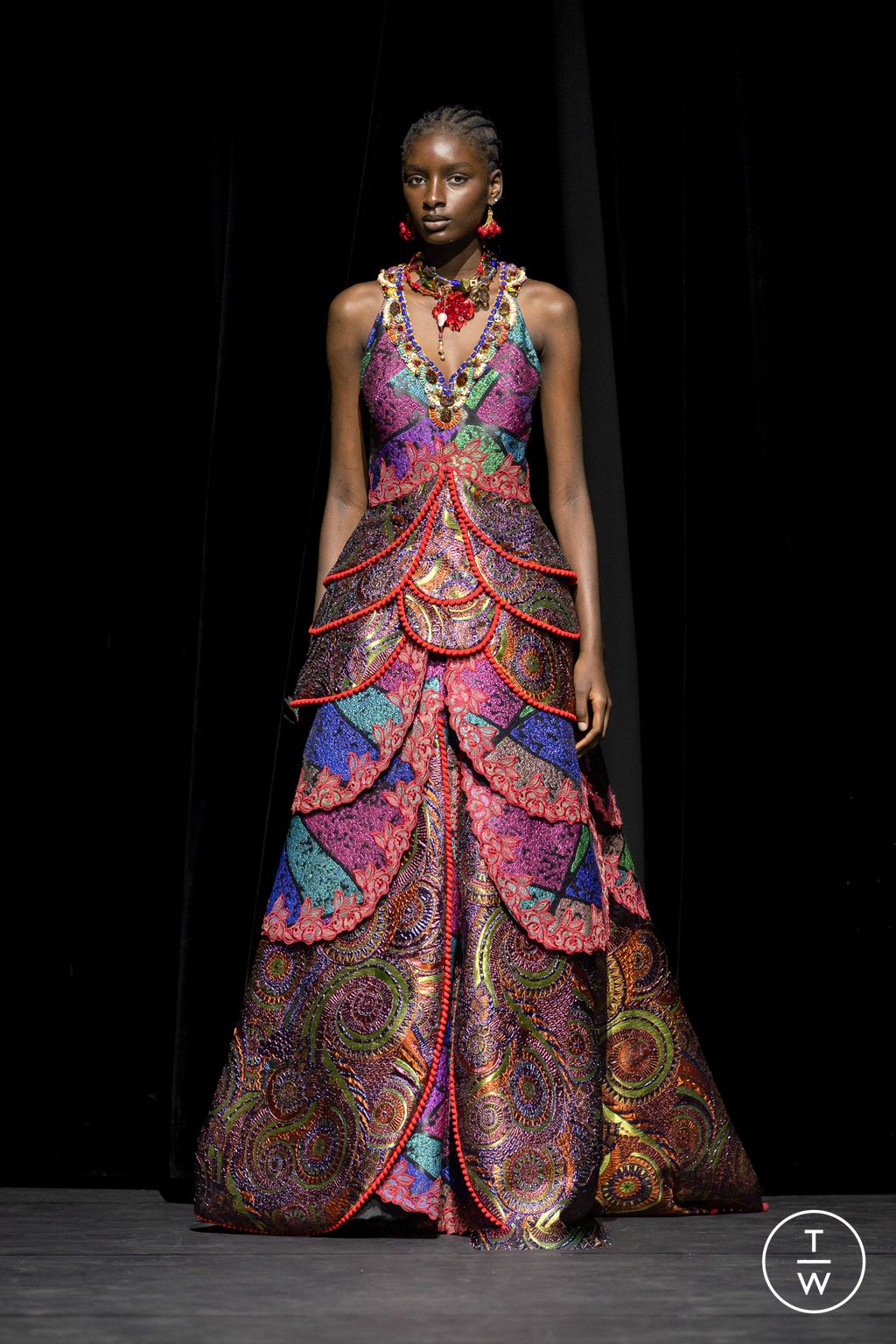 Fashion Week Paris Fall/Winter 2025 look 12 de la collection Ronald Van Der Kemp couture