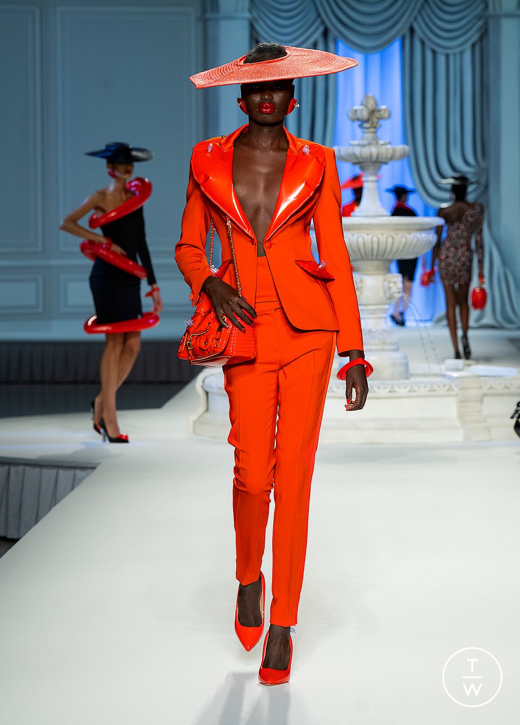 Fashion Week Milan Spring/Summer 2023 look 12 de la collection Moschino womenswear