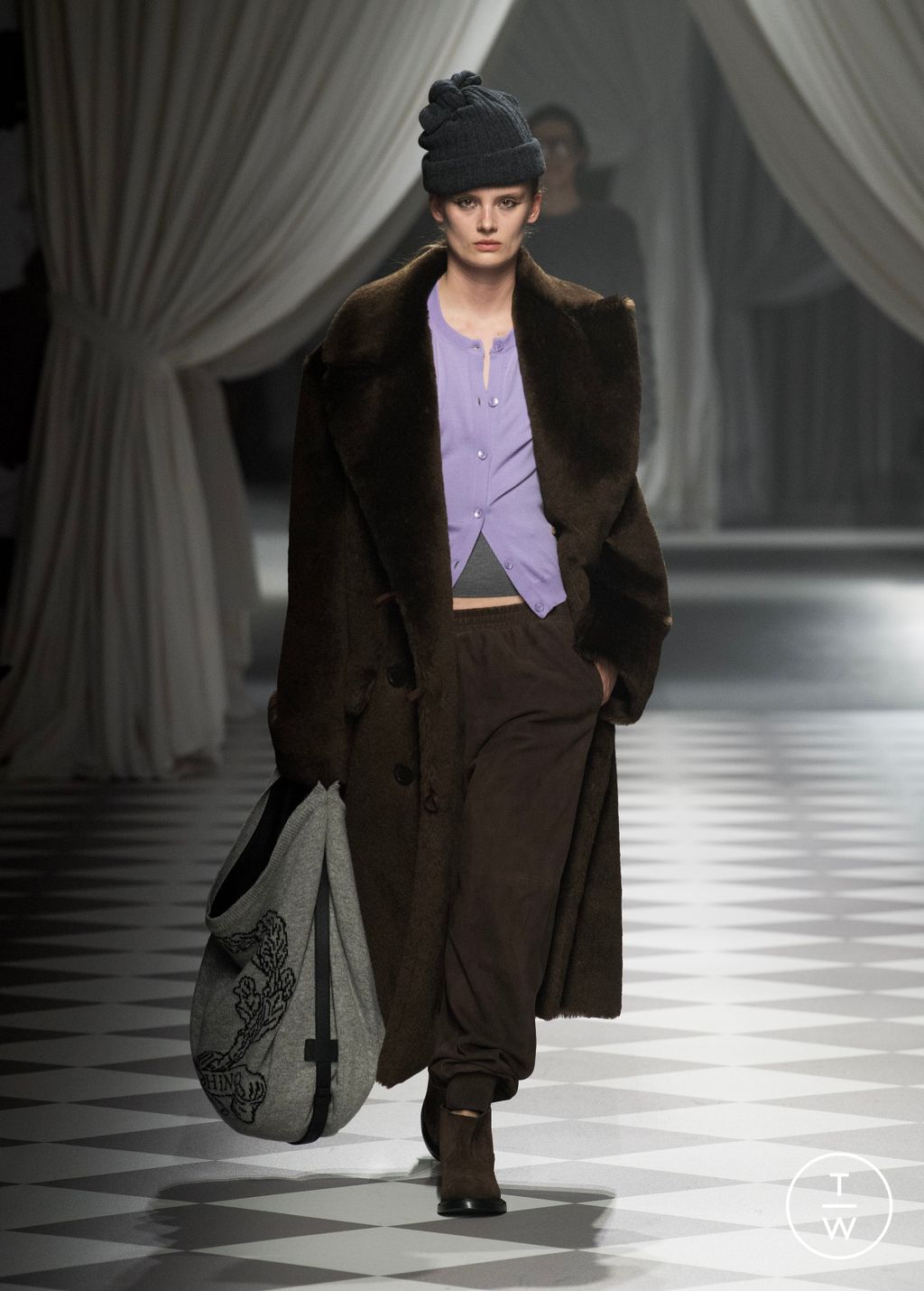 Fashion Week Milan Fall/Winter 2024 look 12 de la collection Moschino womenswear