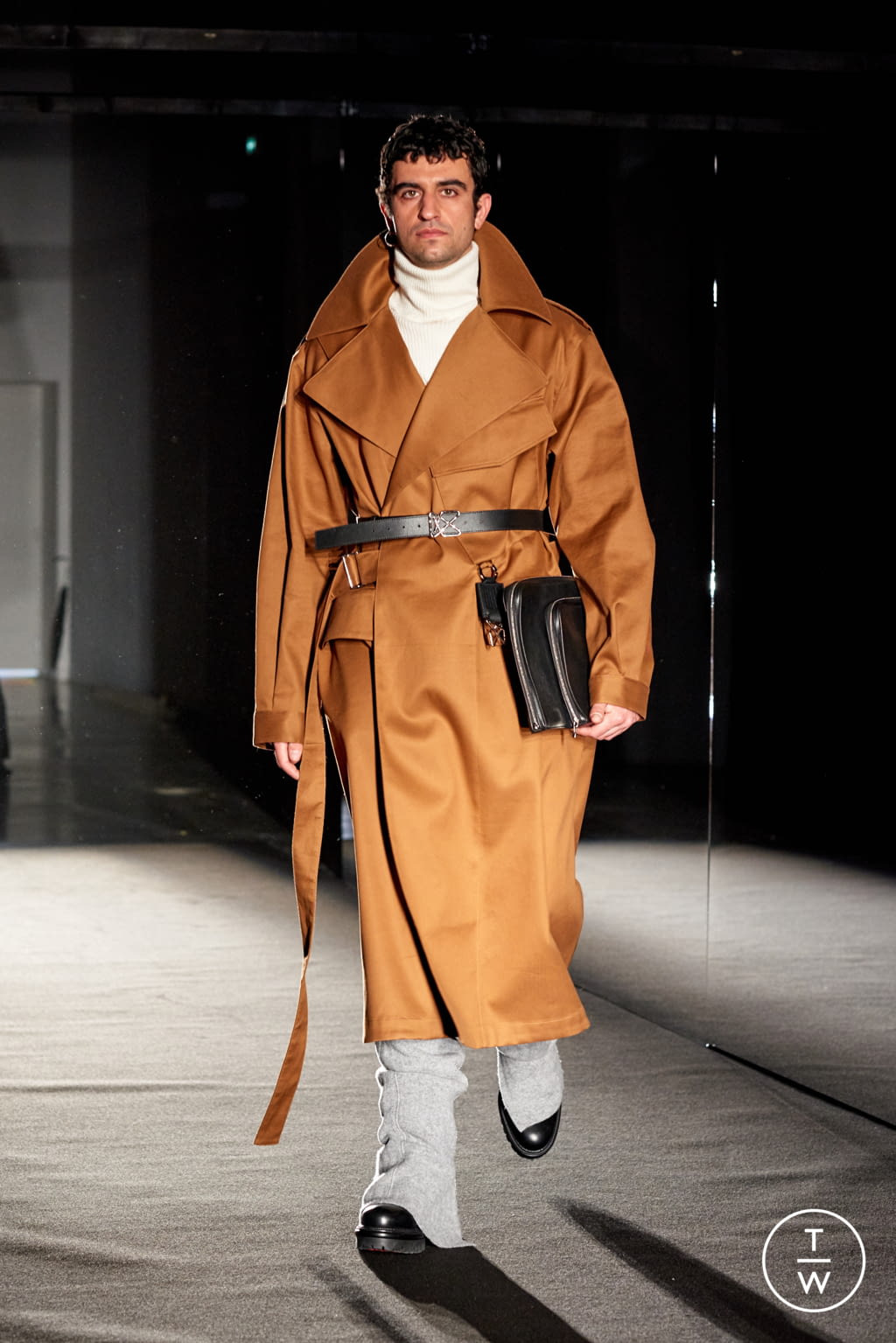 Fashion Week Paris Fall/Winter 2021 look 12 from the Louis Gabriel Nouchi collection 男装