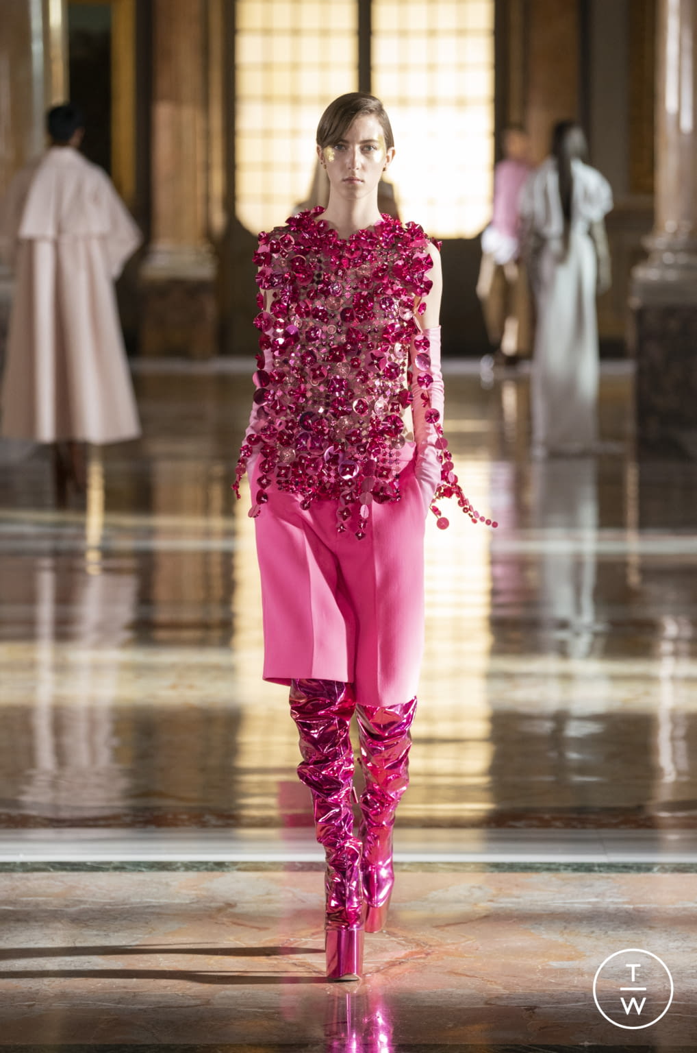 Fashion Week Paris Spring/Summer 2021 look 12 from the Valentino collection couture