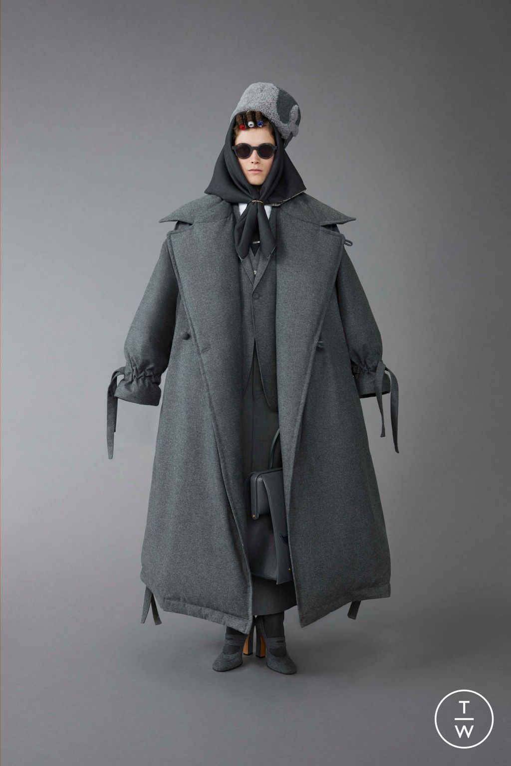 Fashion Week Paris Pre-Fall 2023 look 1 from the Thom Browne collection 女装