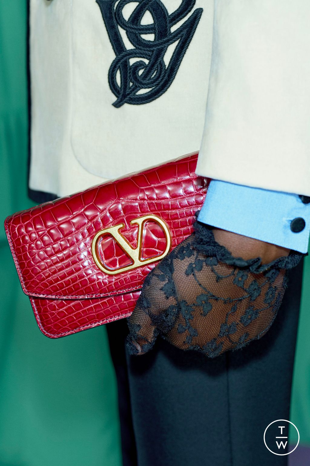 Fashion Week Paris Pre-Fall 2025 look 25 from the Valentino collection womenswear