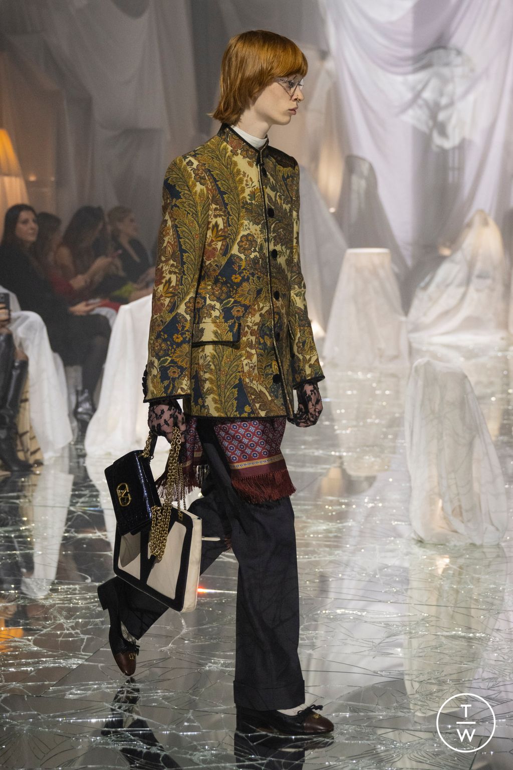Fashion Week Paris Spring/Summer 2025 look 12 from the Valentino collection womenswear