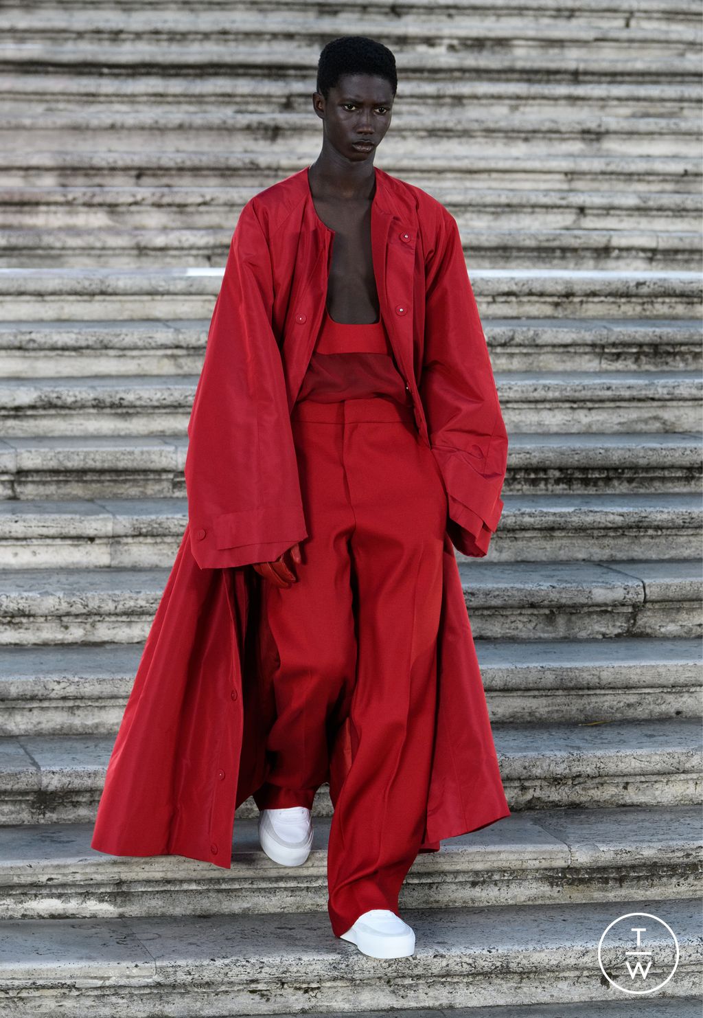 Fashion Week Paris Fall/Winter 2022 look 12 from the Valentino collection 高级定制