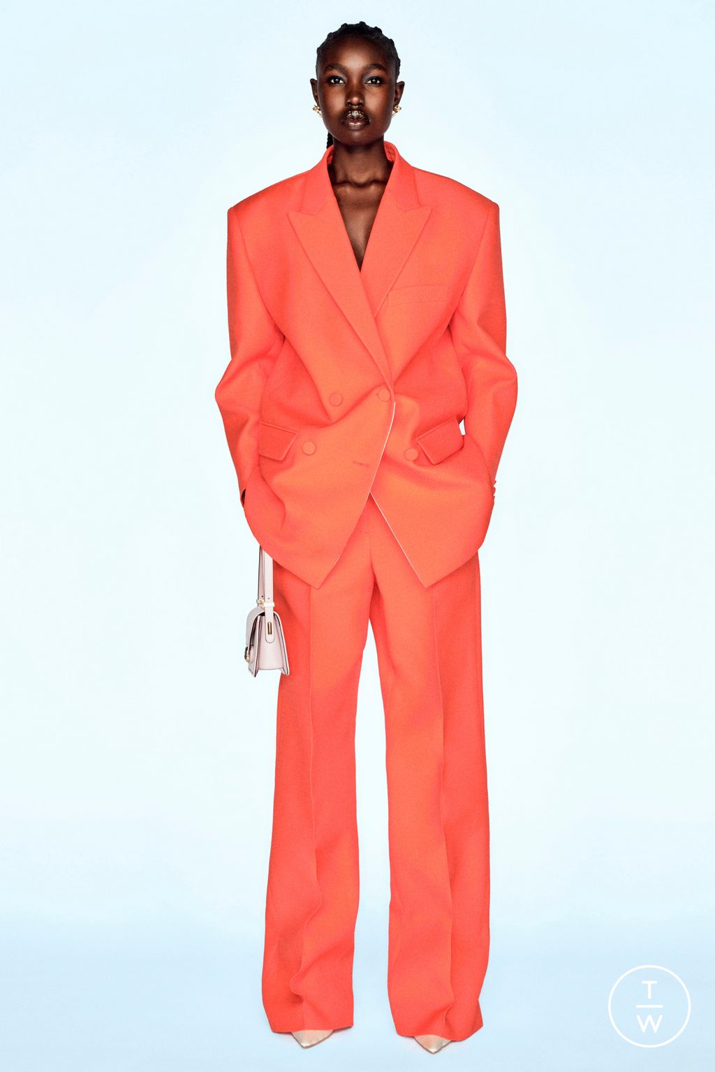 Fashion Week Paris Pre-Fall 2023 look 25 from the Valentino collection 女装