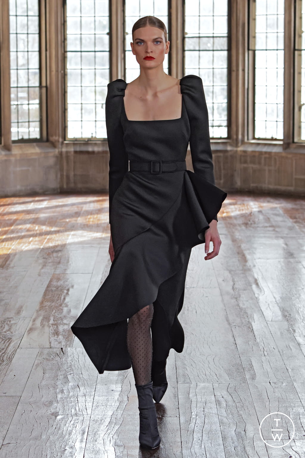 Fashion Week New York Fall/Winter 2022 look 13 from the Badgley Mischka collection womenswear
