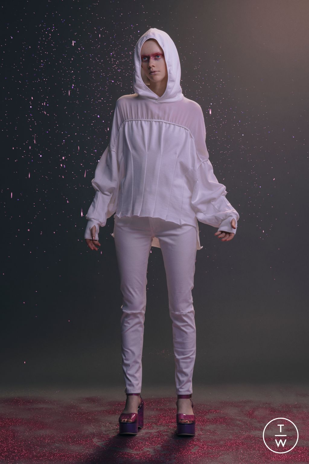 Fashion Week Paris Resort 2023 look 19 from the Undercover collection 女装