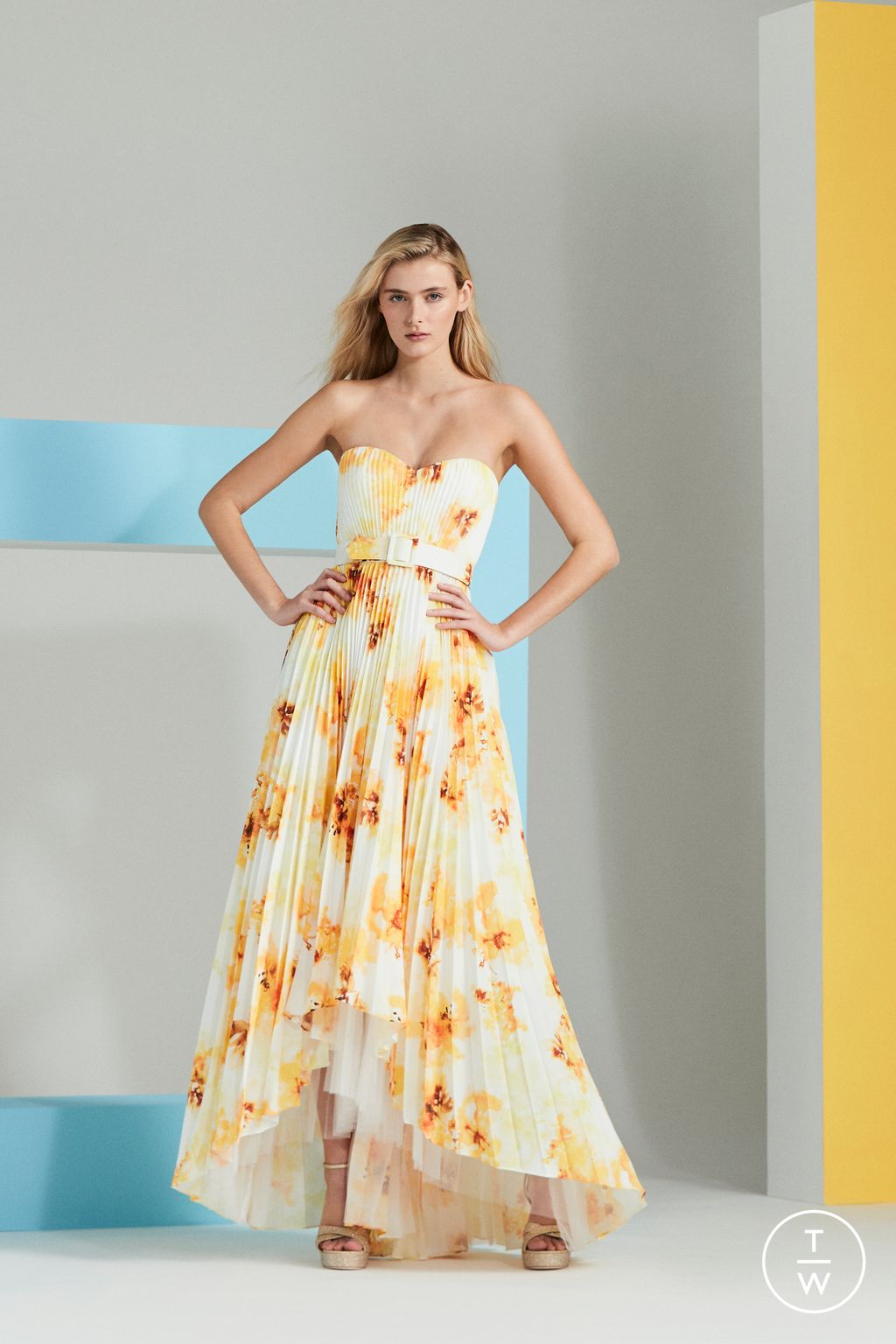 Fashion Week New York Pre-Fall 2023 look 13 from the Badgley Mischka collection womenswear