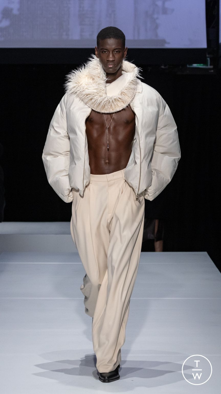 Fashion Week Paris Fall/Winter 2024 look 13 from the System Studios collection 男装