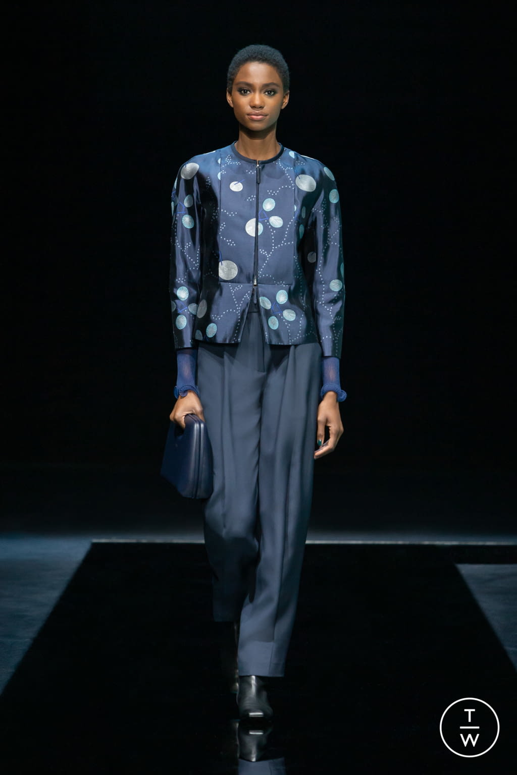 Fashion Week Milan Fall/Winter 2021 look 13 from the Giorgio Armani collection 女装