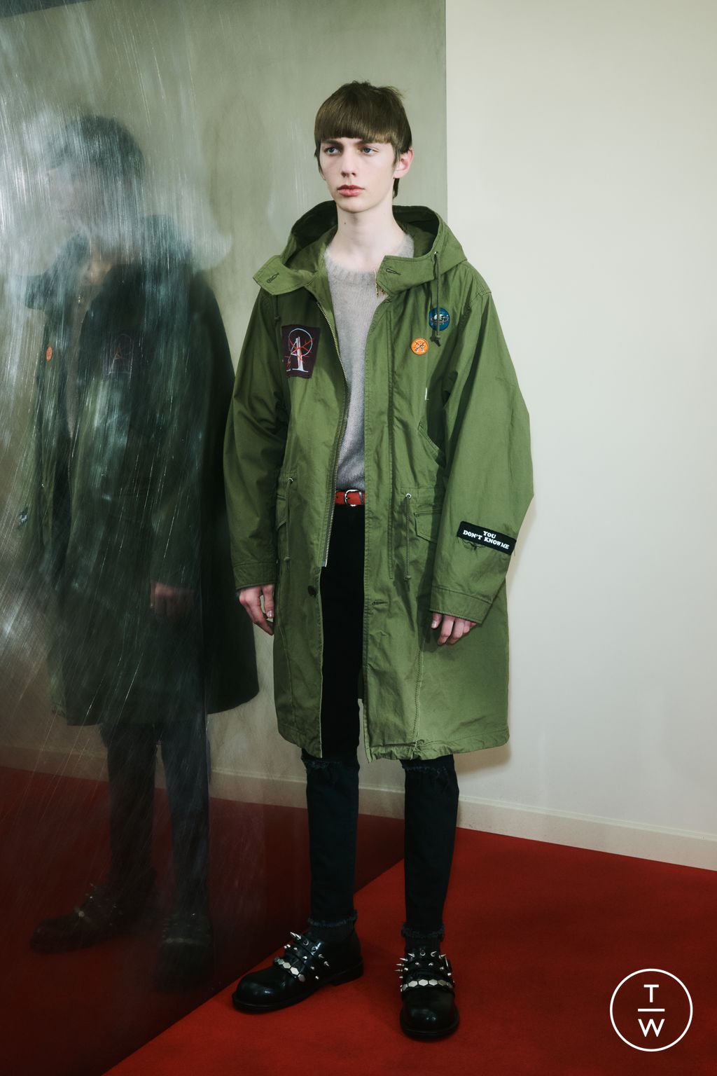 Fashion Week Paris Pre-Fall 2025 look 16 de la collection Undercover menswear