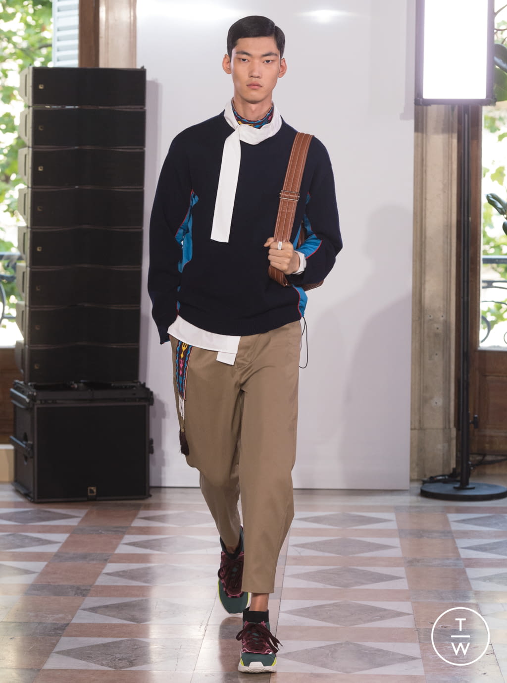 Fashion Week Paris Spring/Summer 2018 look 13 from the Valentino collection menswear