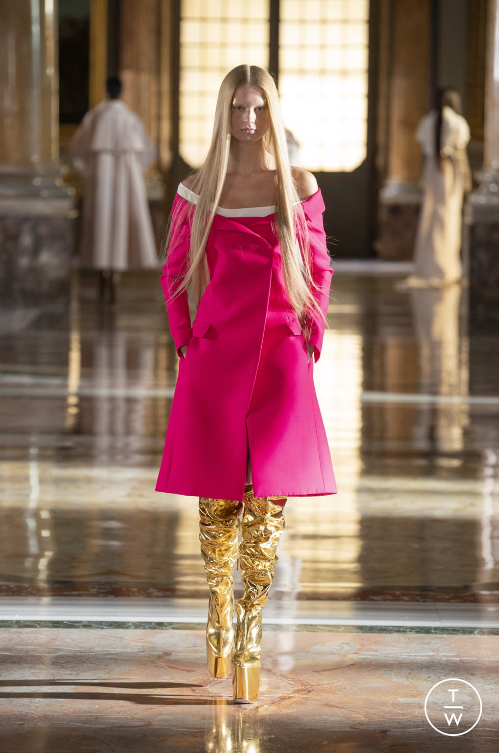 Fashion Week Paris Spring/Summer 2021 look 13 from the Valentino collection couture