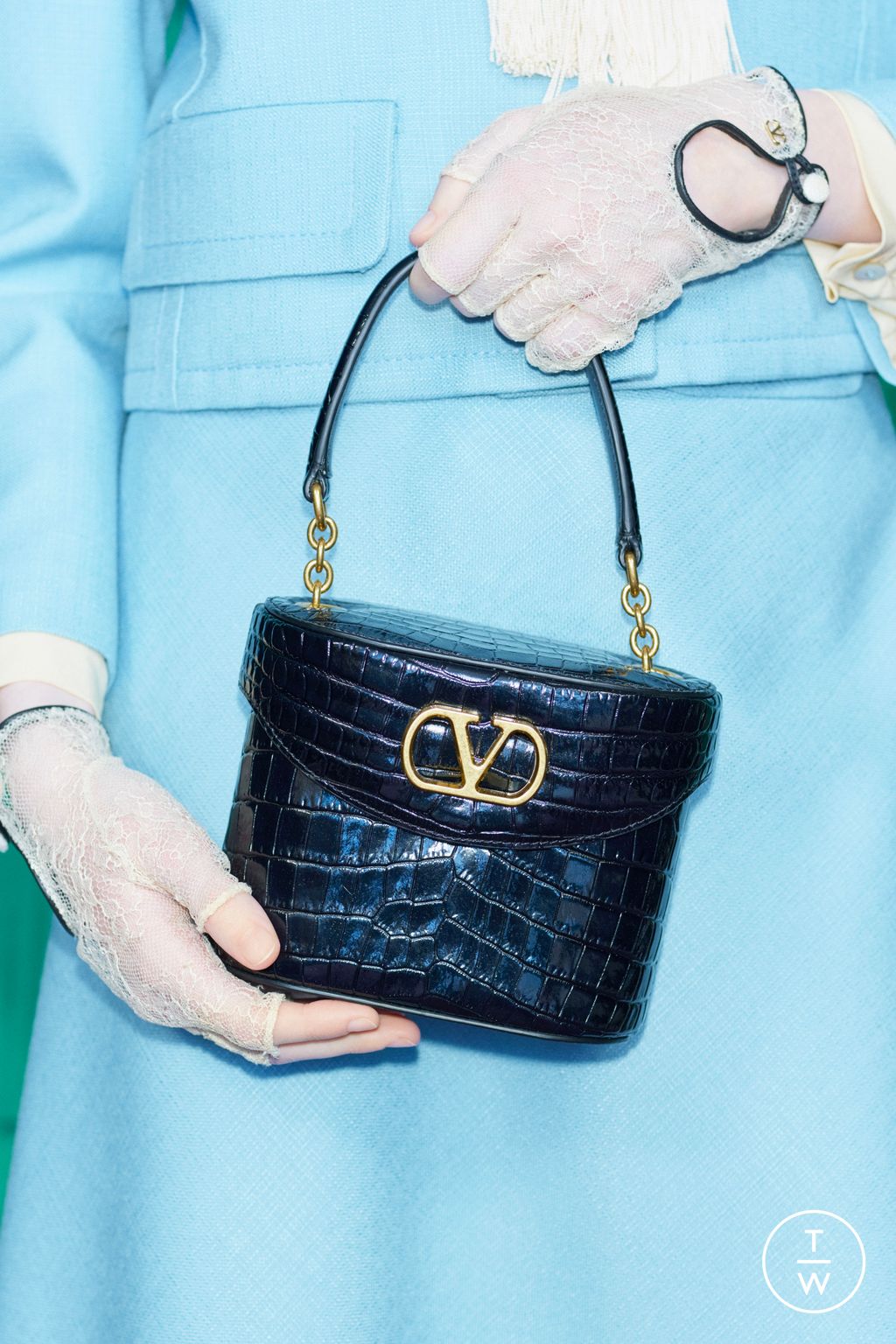 Fashion Week Paris Pre-Fall 2025 look 27 de la collection Valentino womenswear