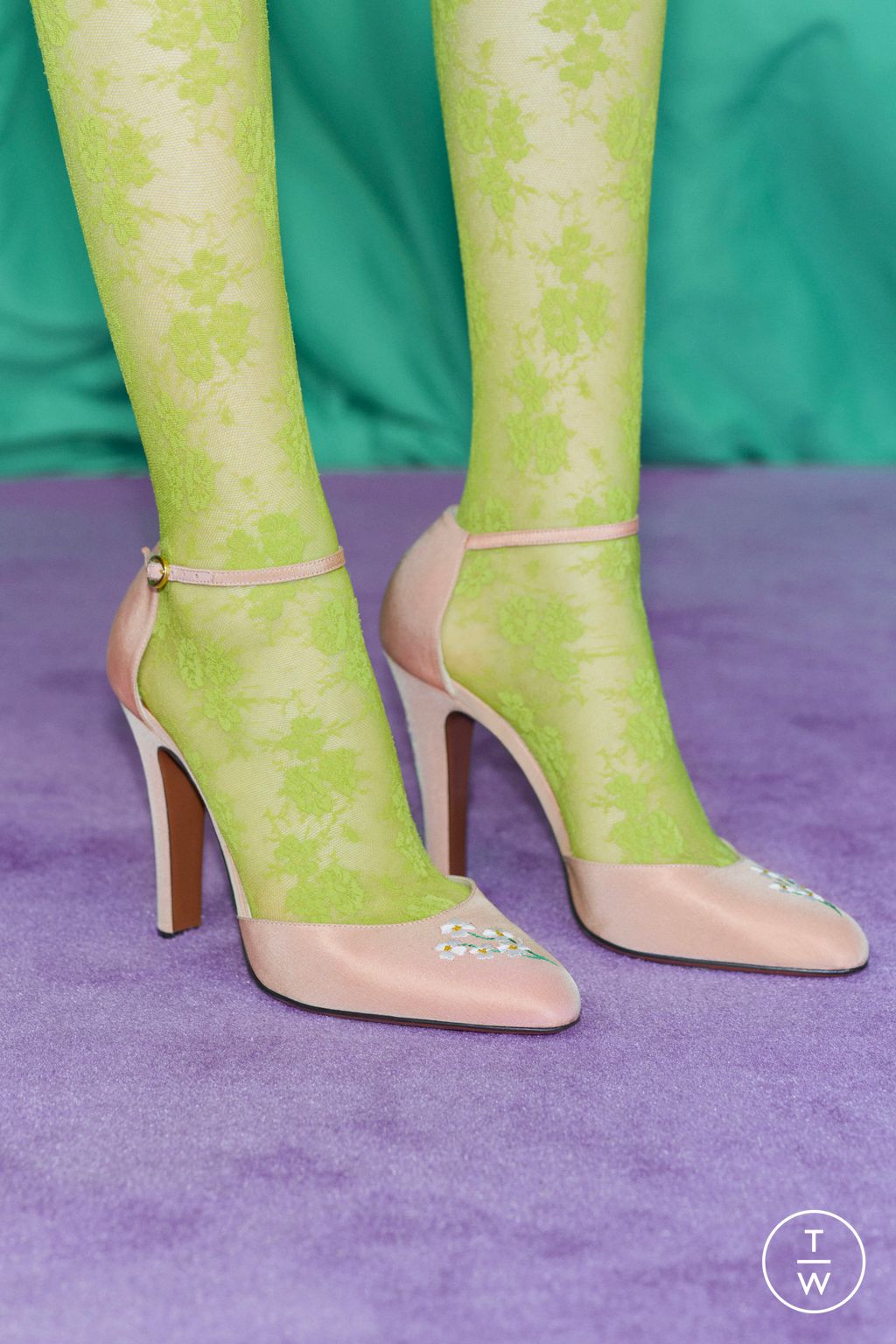 Fashion Week Paris Pre-Fall 2025 look 28 from the Valentino collection womenswear