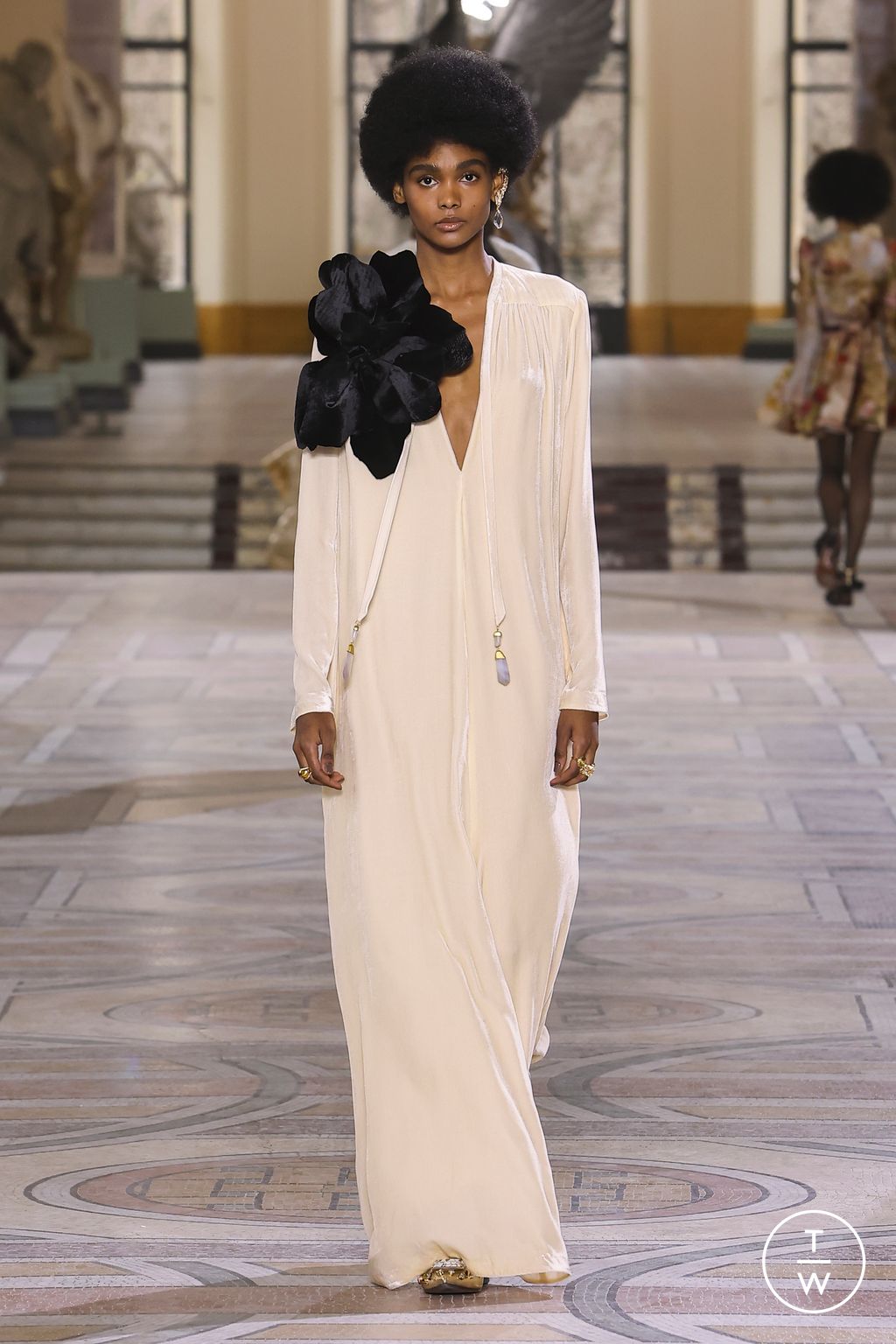 Fashion Week Paris Fall/Winter 2023 look 13 de la collection Zimmermann womenswear