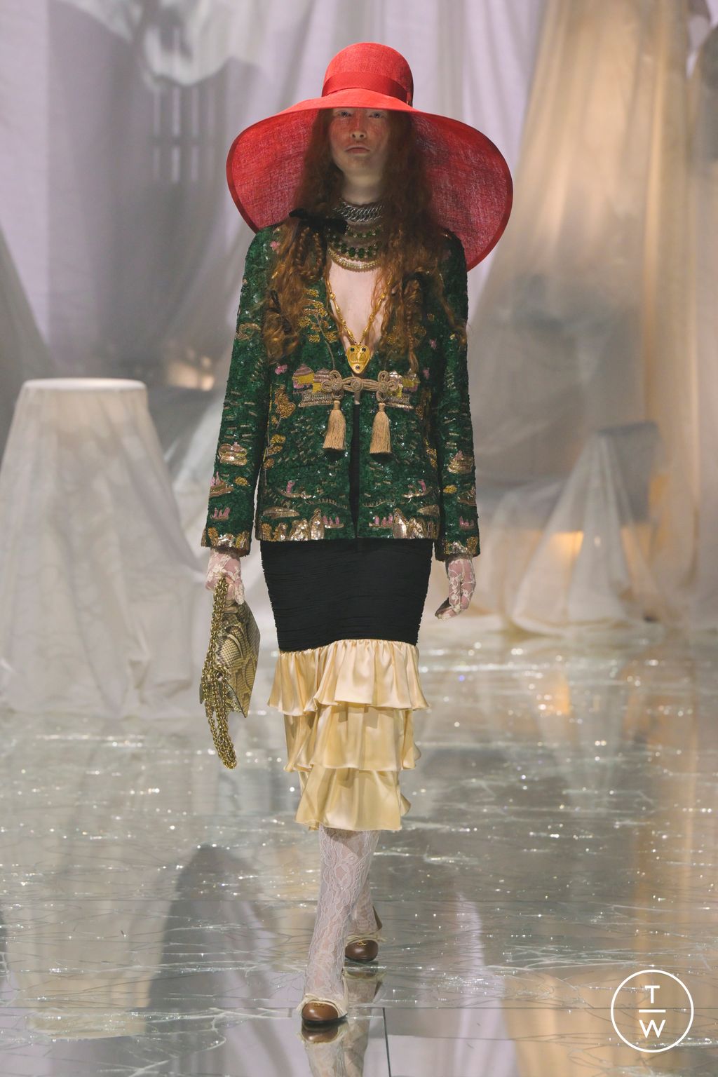 Fashion Week Paris Spring/Summer 2025 look 13 from the Valentino collection womenswear