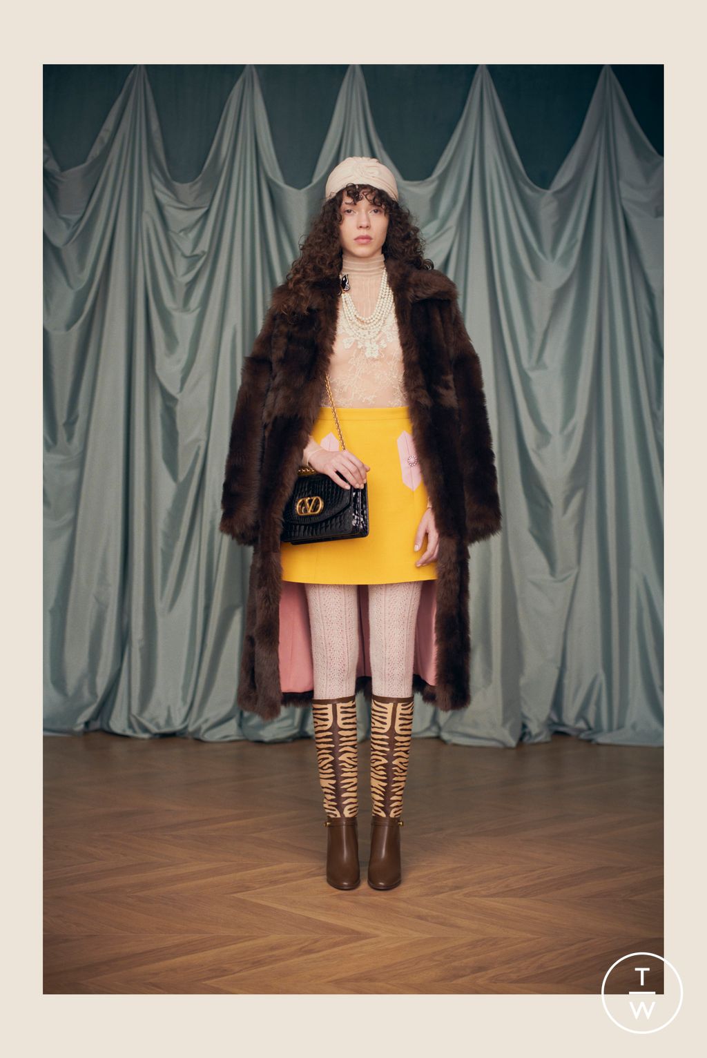 Fashion Week Paris Resort 2025 look 13 de la collection Valentino womenswear