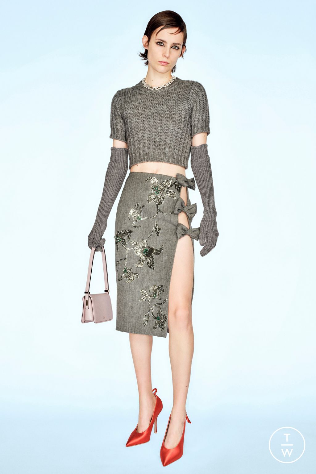 Fashion Week Paris Pre-Fall 2023 look 27 from the Valentino collection womenswear