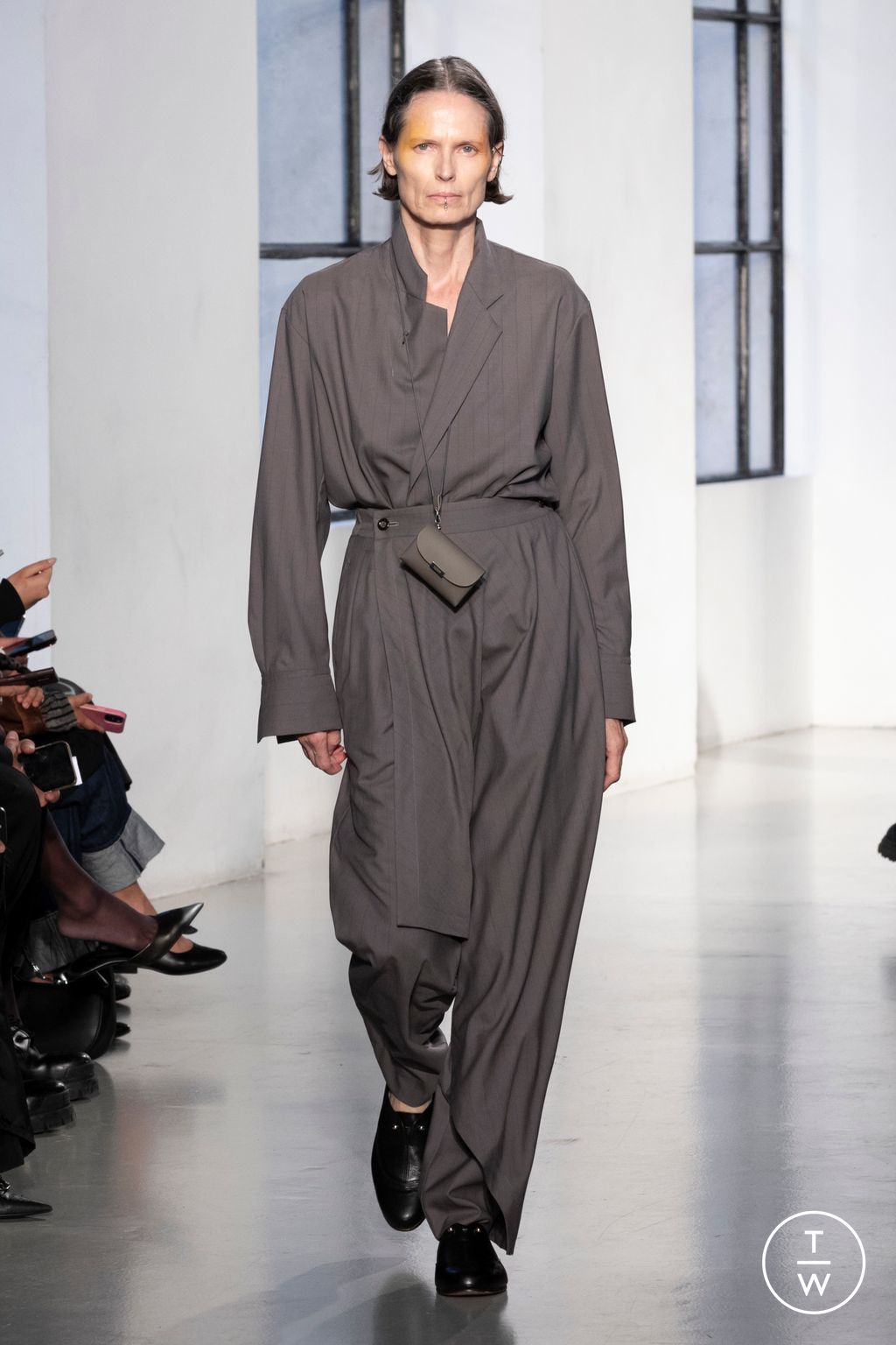 Fashion Week Paris Spring/Summer 2025 look 14 from the Ujoh collection 女装